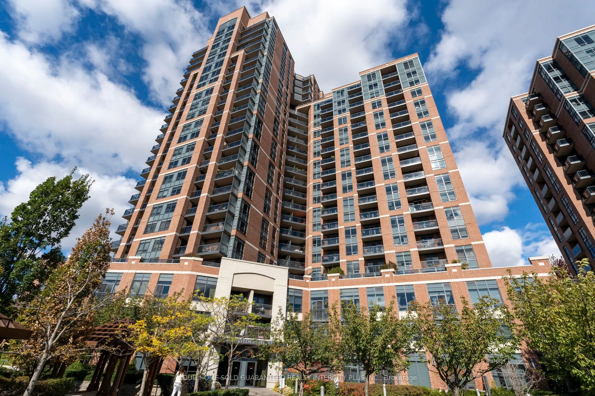 60 Heintzman Street, #934
