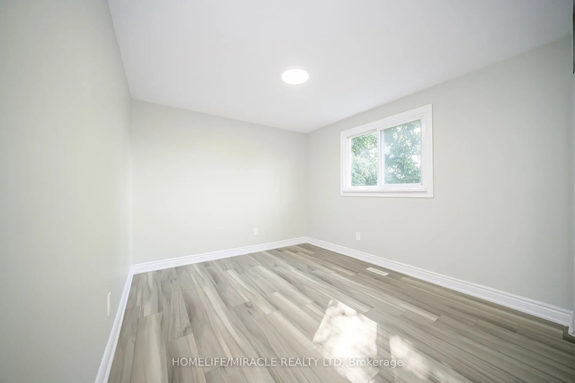 3777 Woodruff Crescent