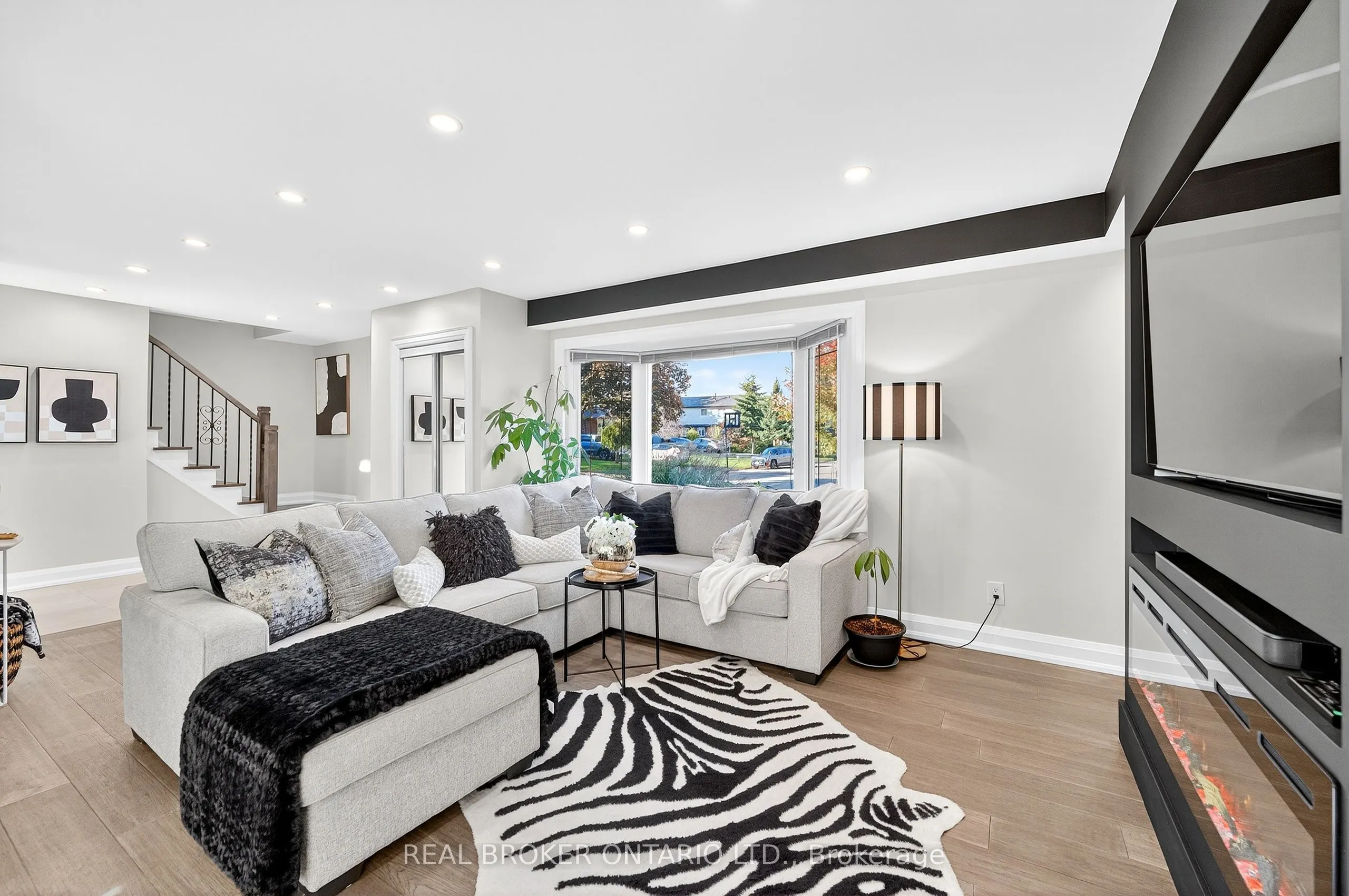 10 Essex Place