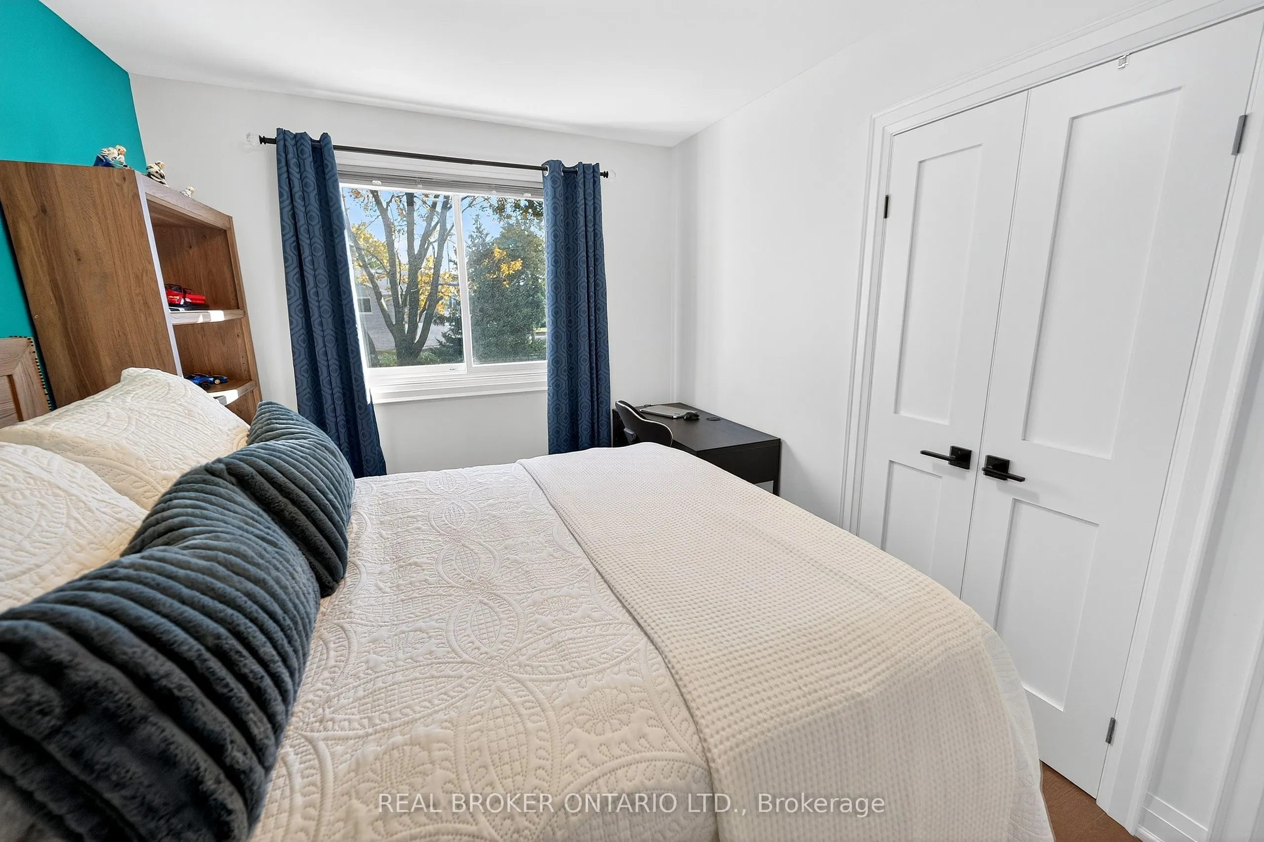 10 Essex Place