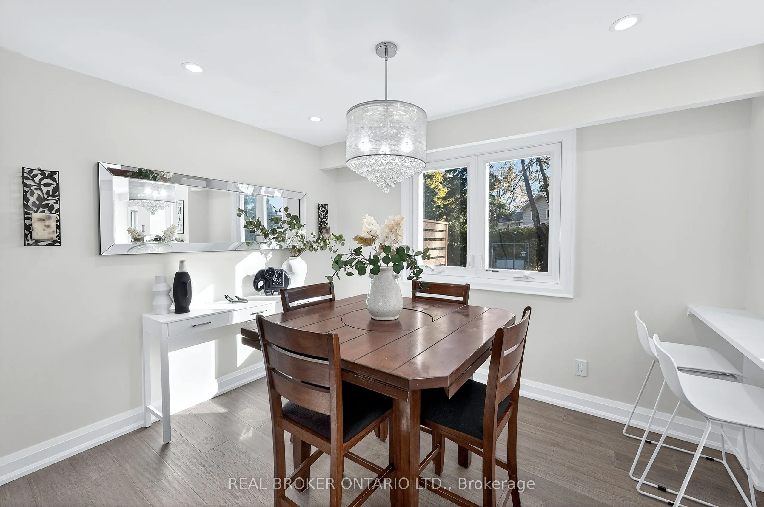 10 Essex Place