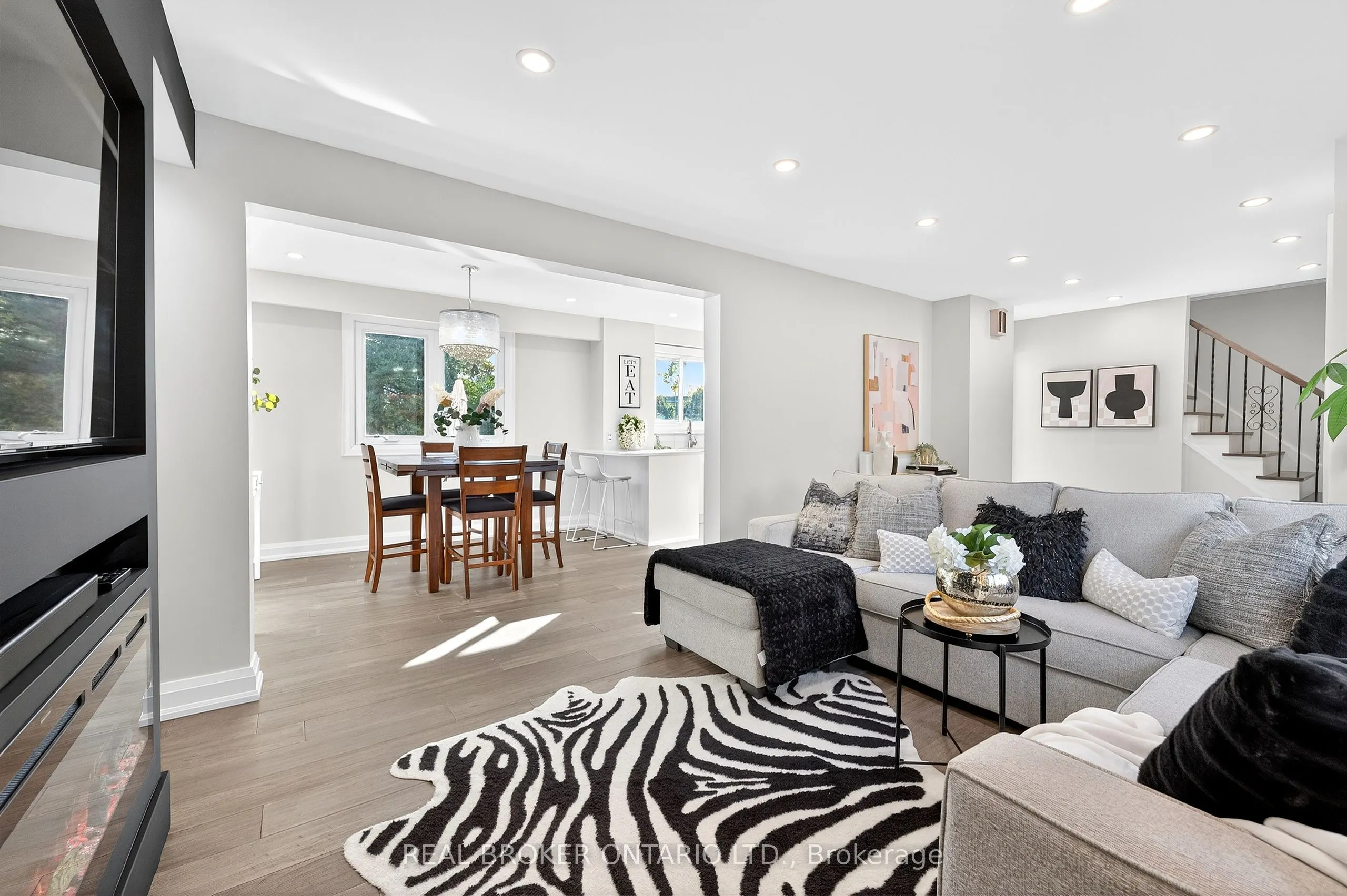 10 Essex Place