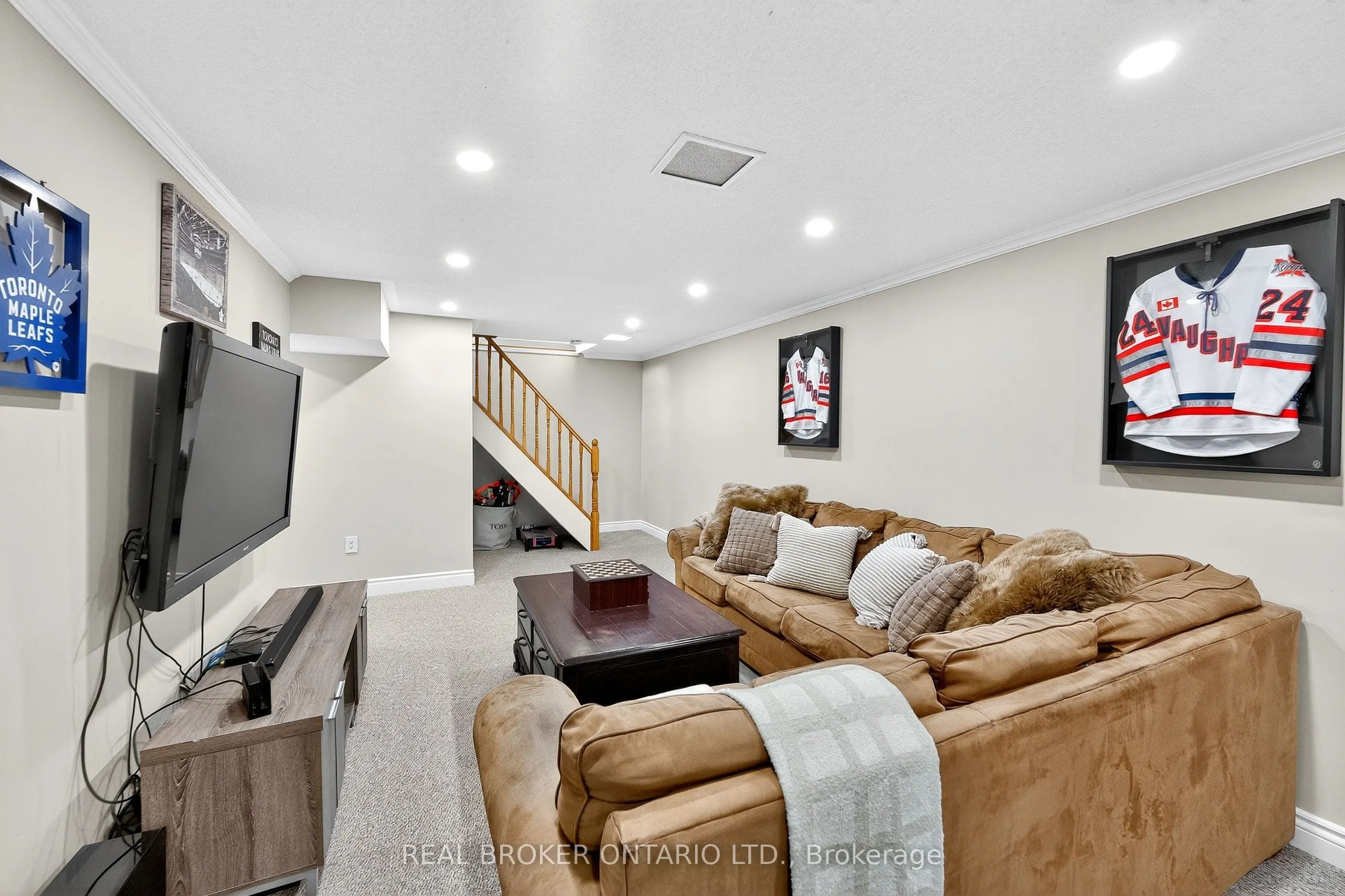 10 Essex Place