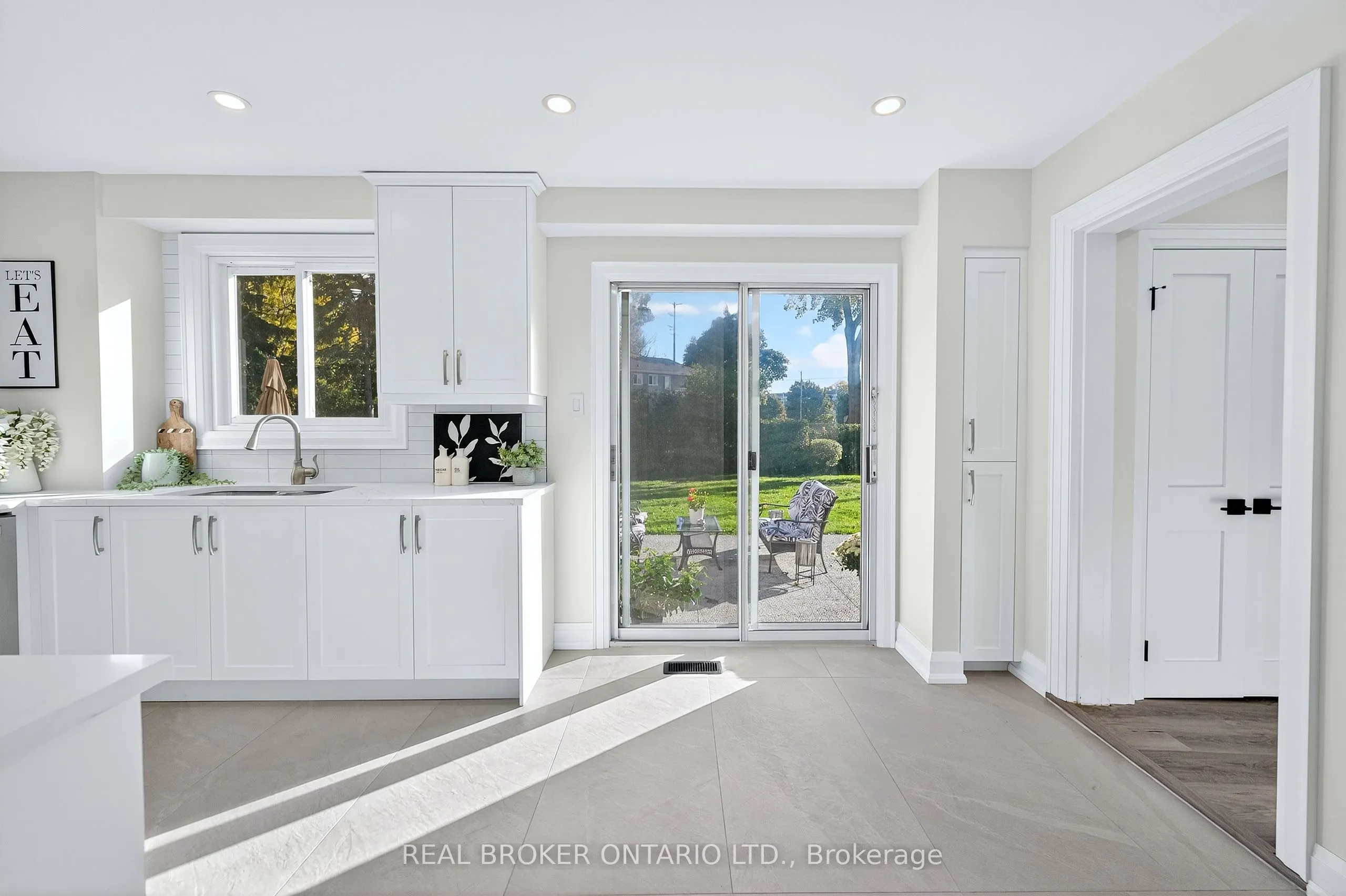 10 Essex Place