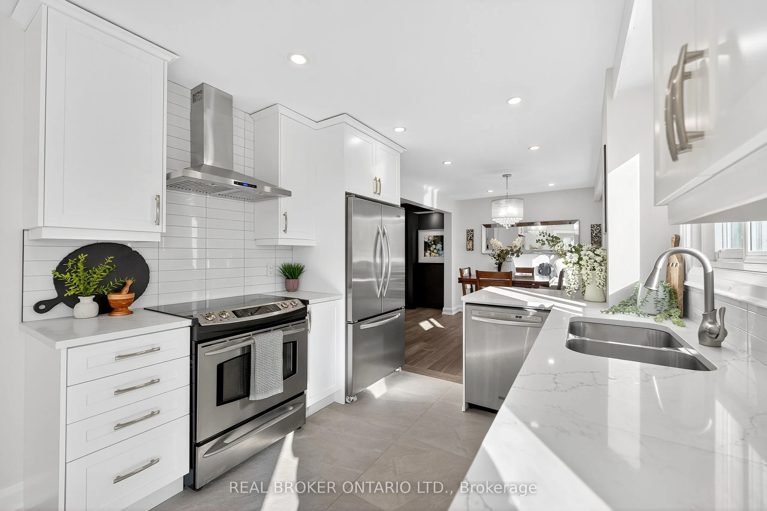 10 Essex Place