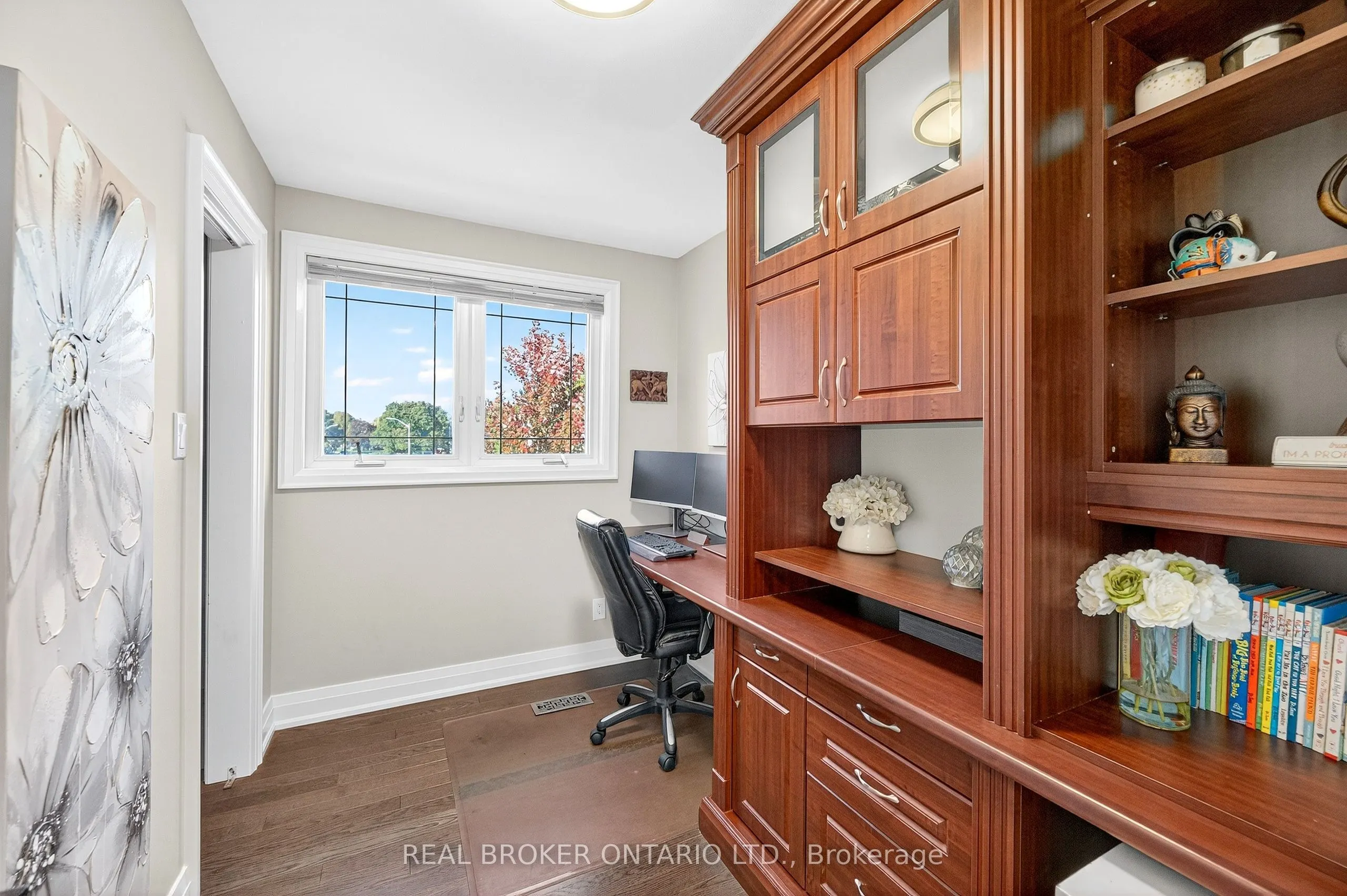 10 Essex Place