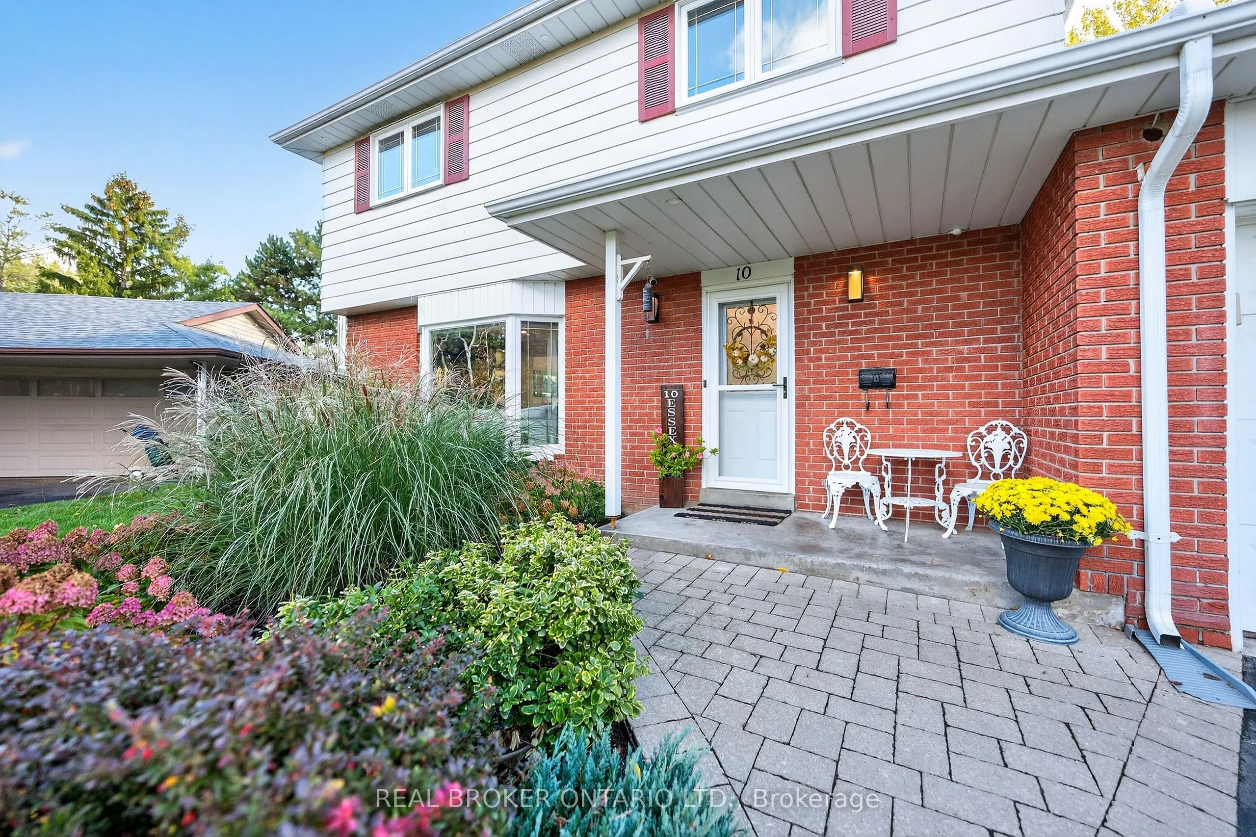 10 Essex Place