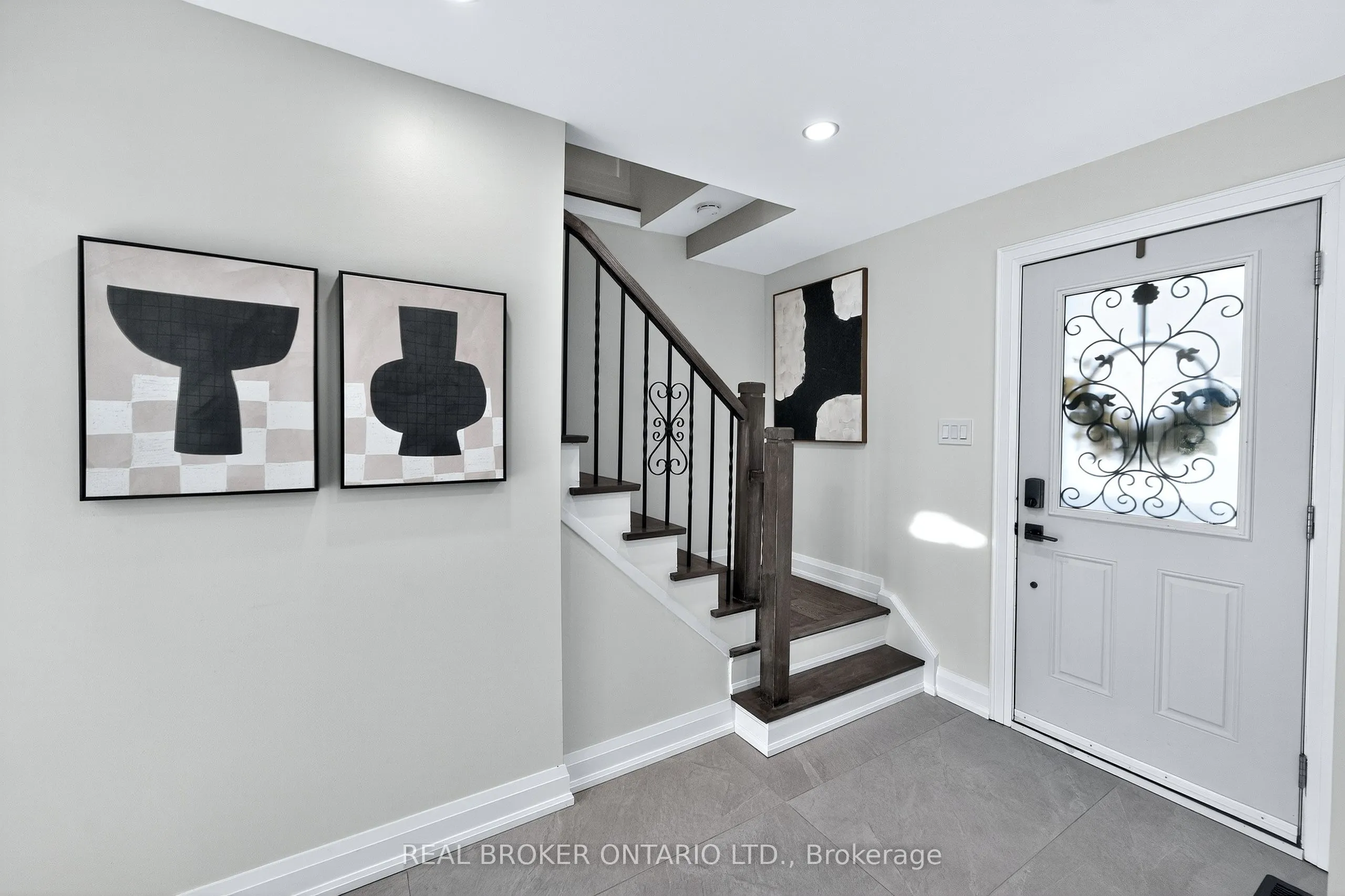 10 Essex Place