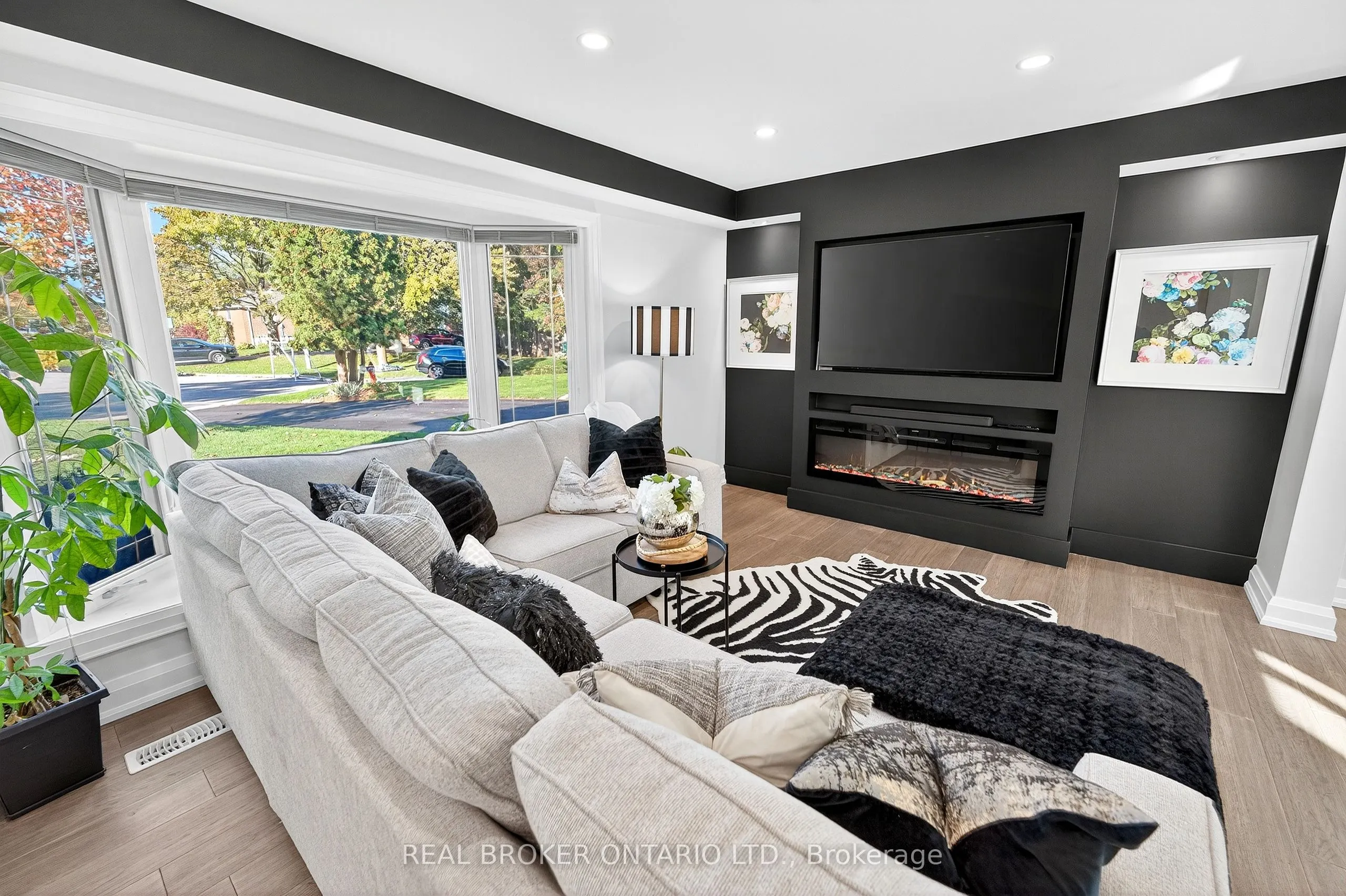 10 Essex Place