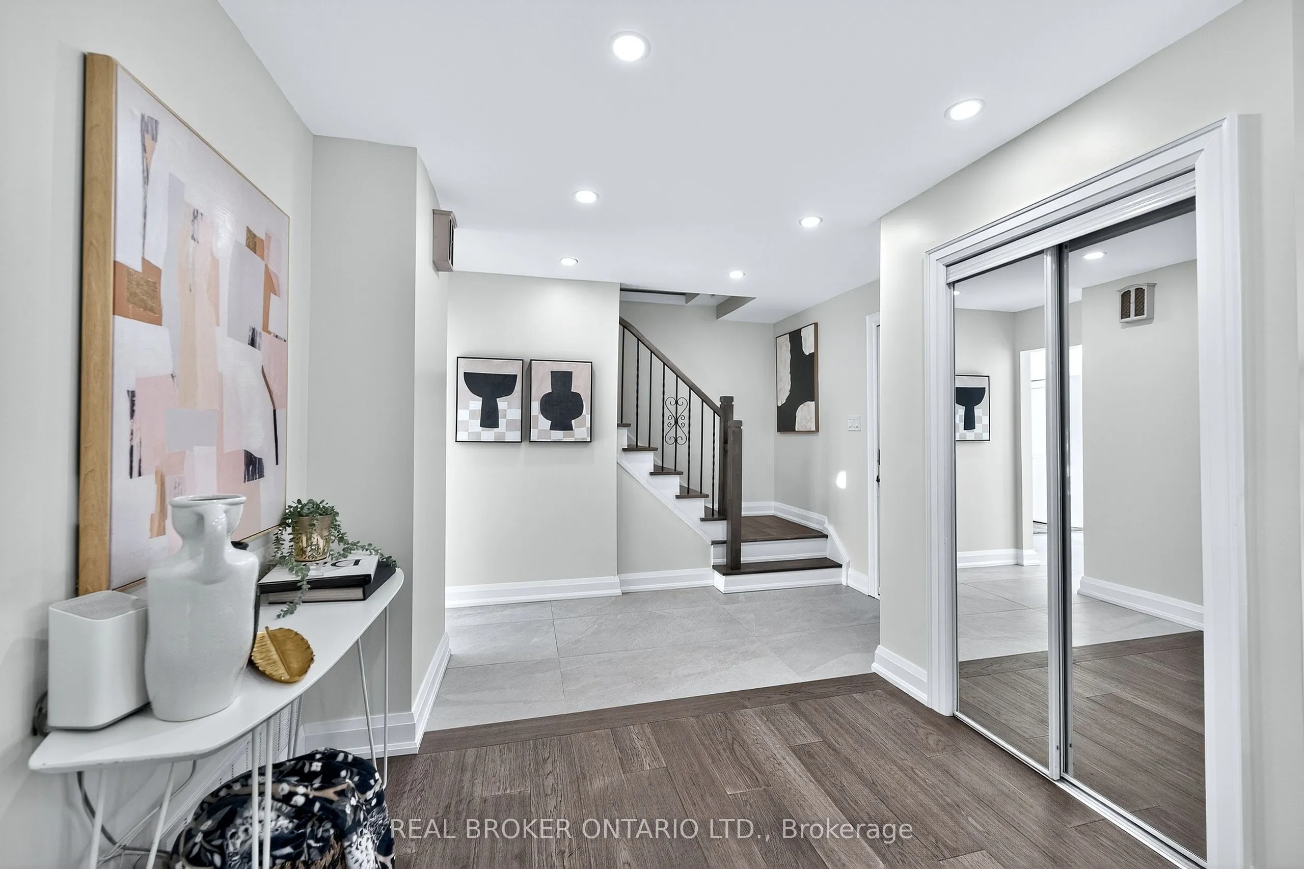 10 Essex Place