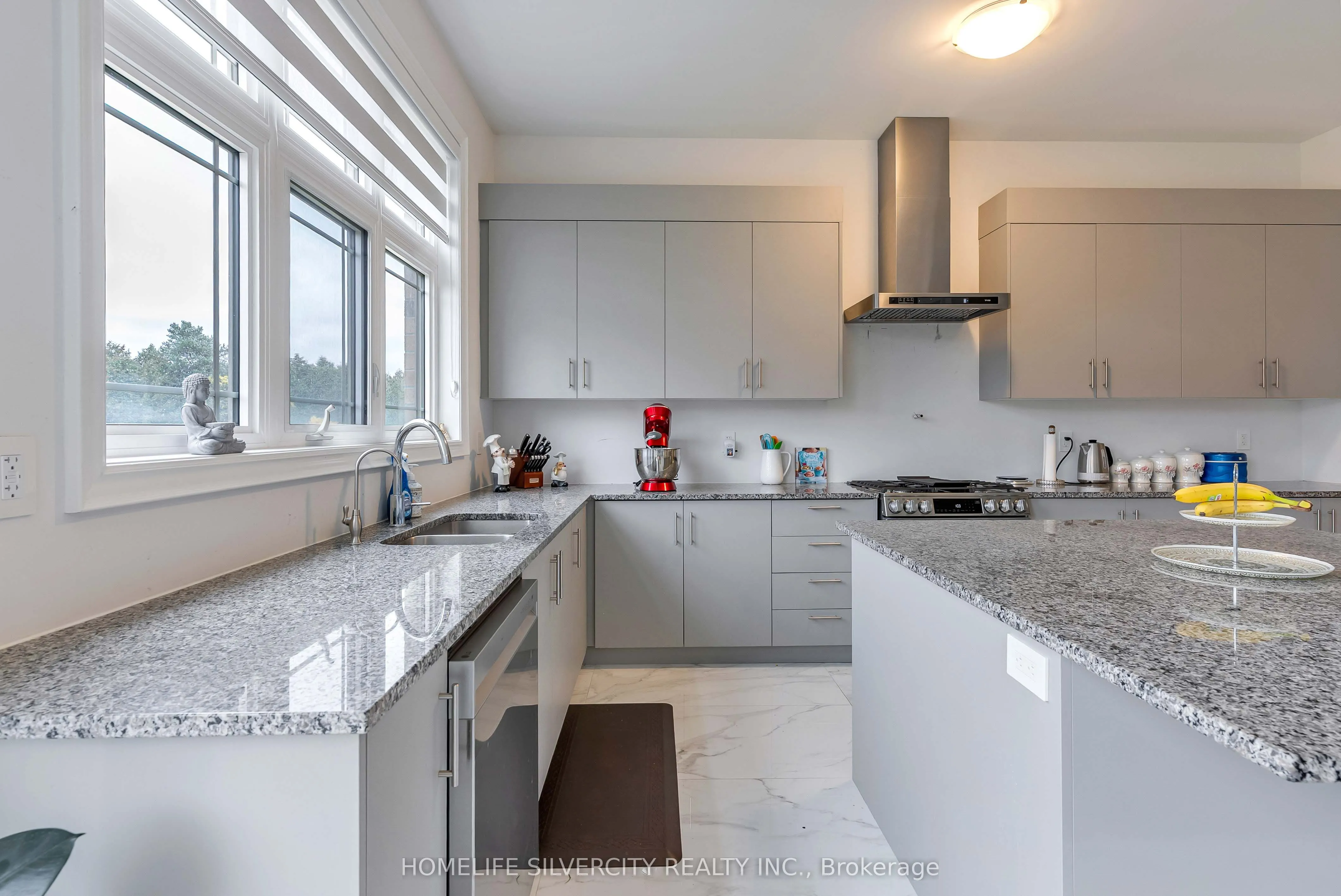 71 Raspberry Rdg Avenue