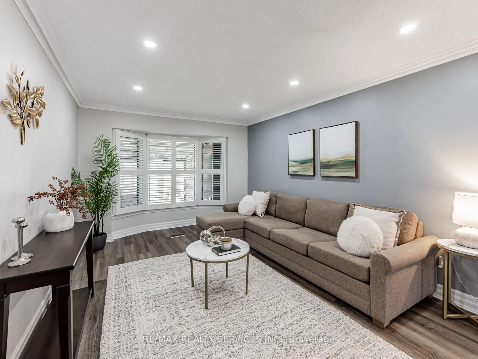 28 Lacewood Crescent