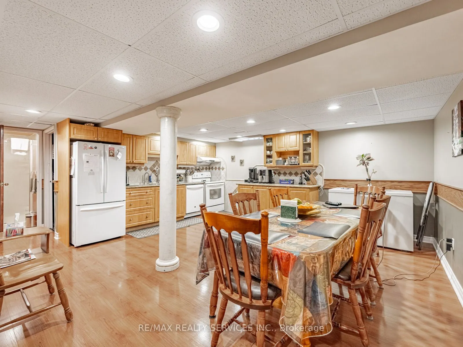 28 Lacewood Crescent