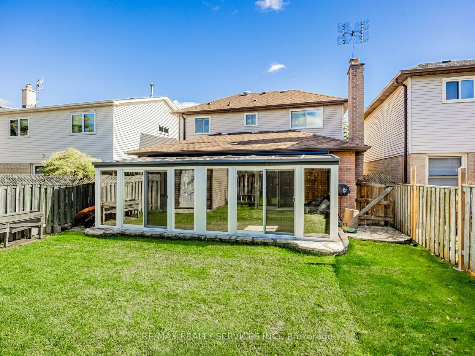 28 Lacewood Crescent