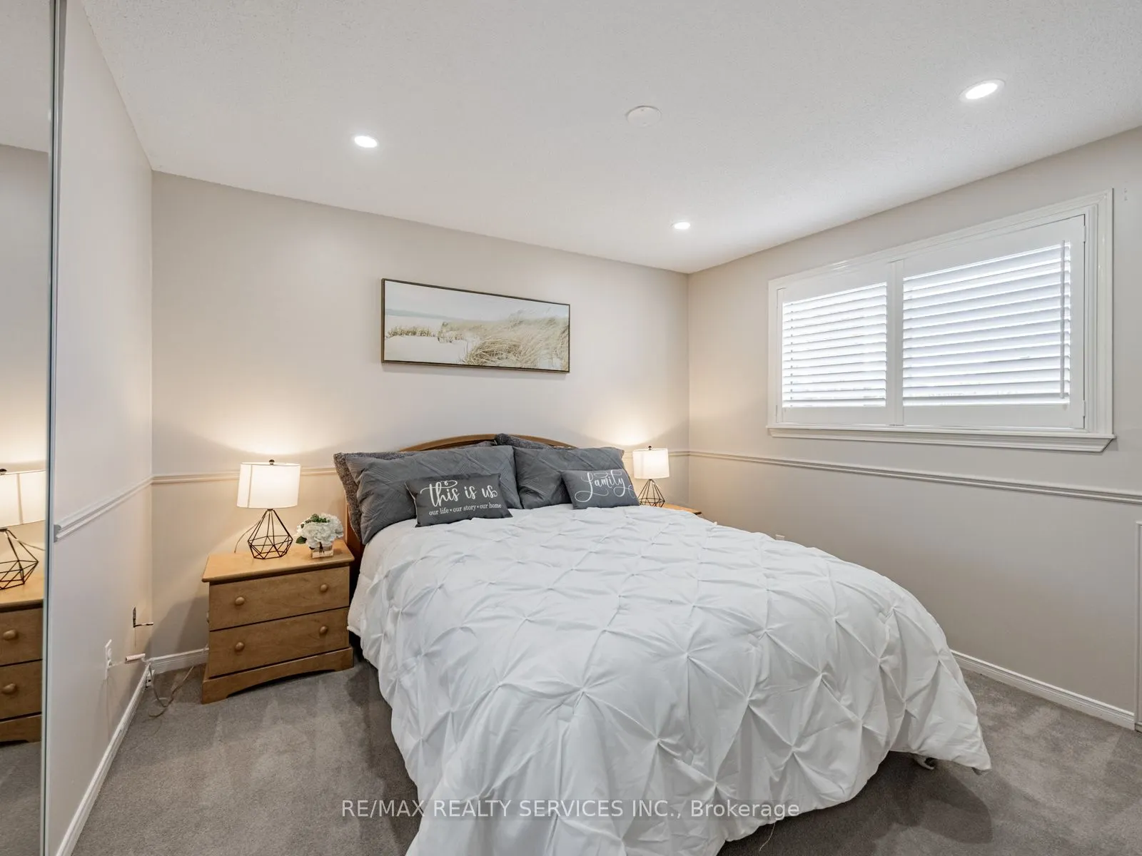 28 Lacewood Crescent