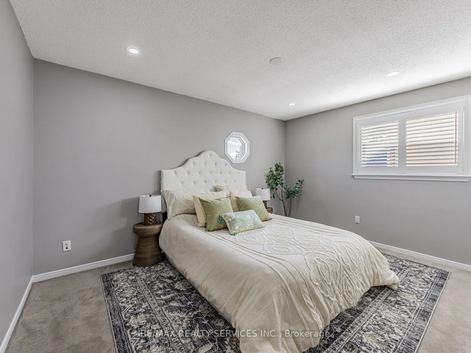 28 Lacewood Crescent