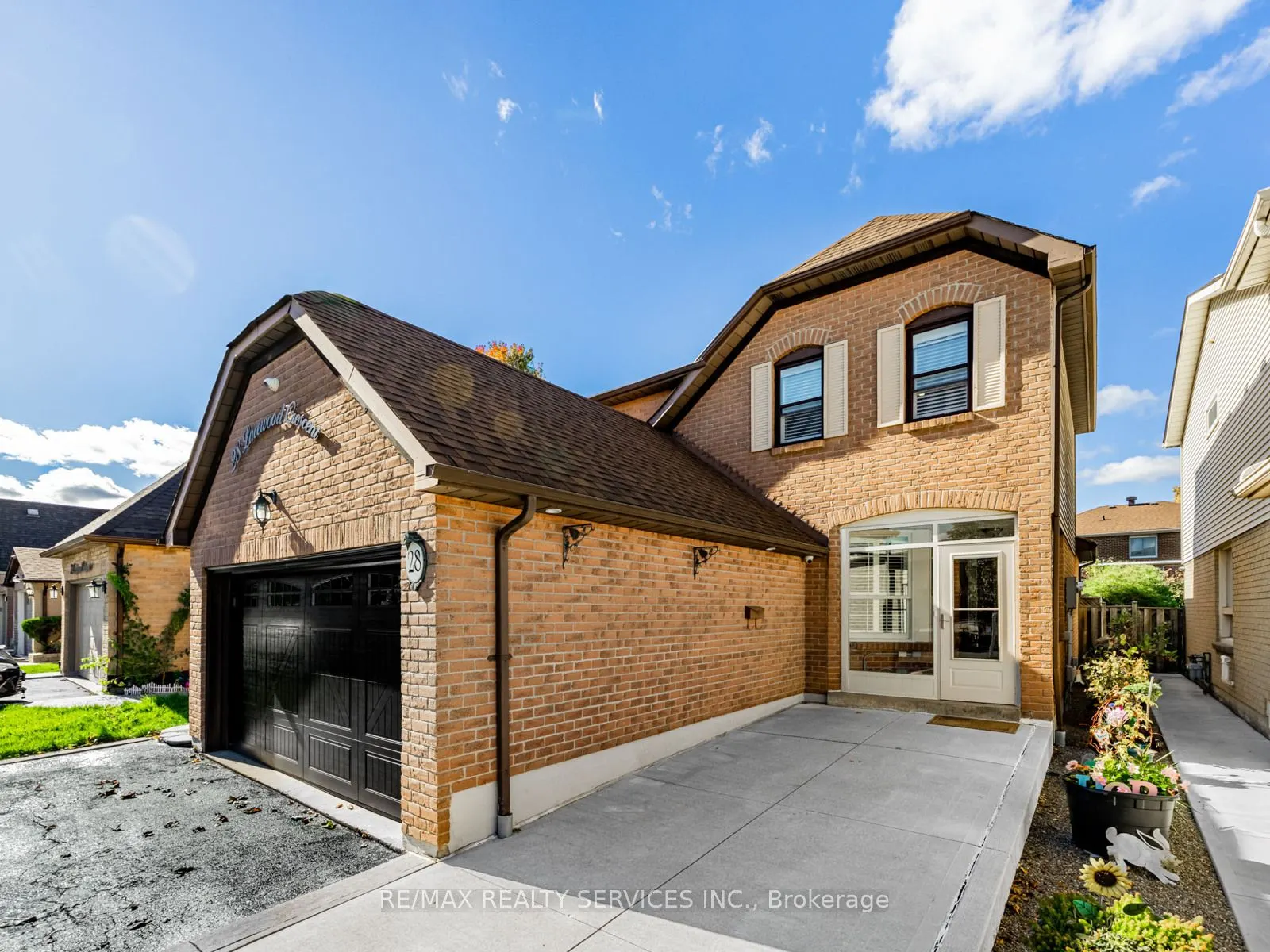 28 Lacewood Crescent