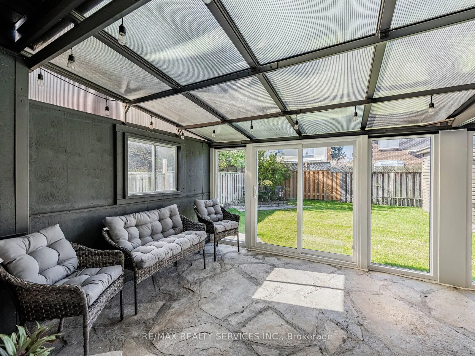 28 Lacewood Crescent