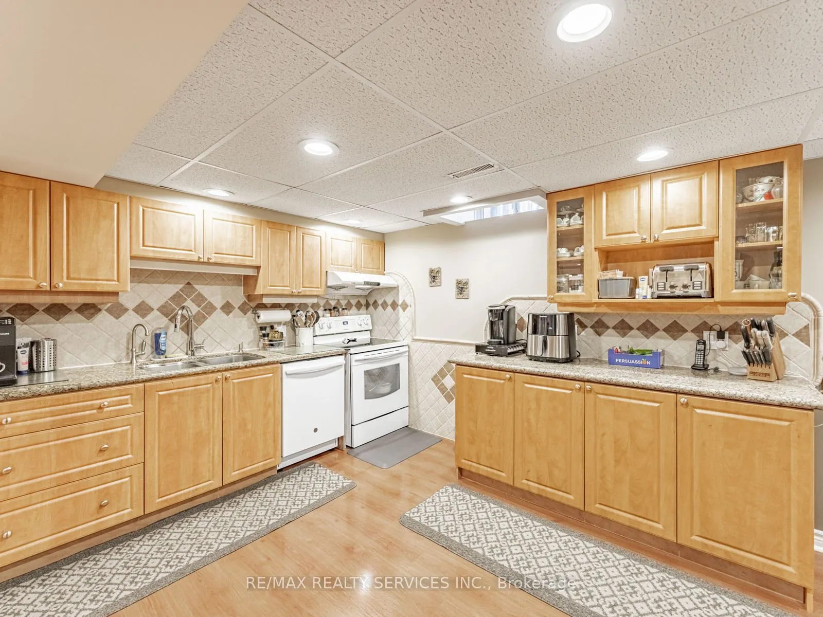 28 Lacewood Crescent