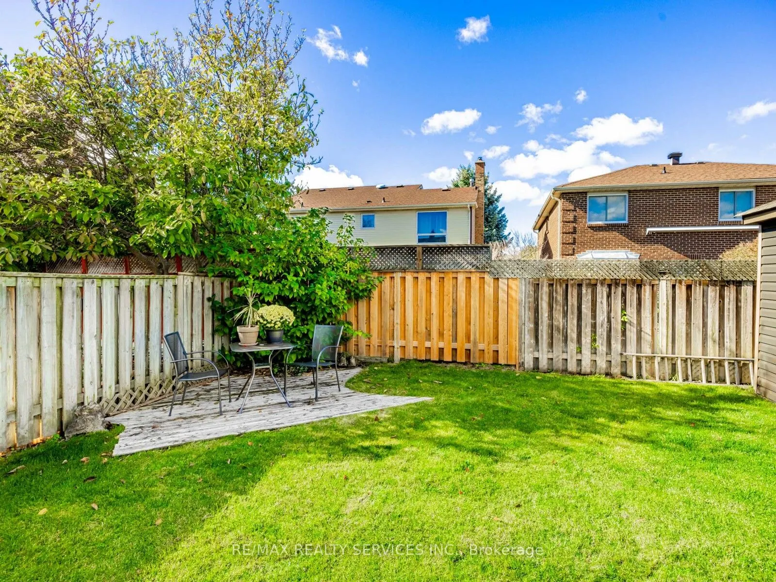 28 Lacewood Crescent