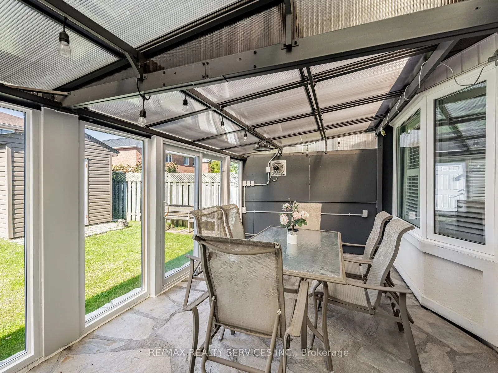 28 Lacewood Crescent