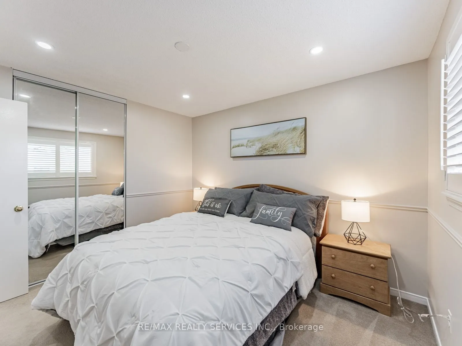 28 Lacewood Crescent
