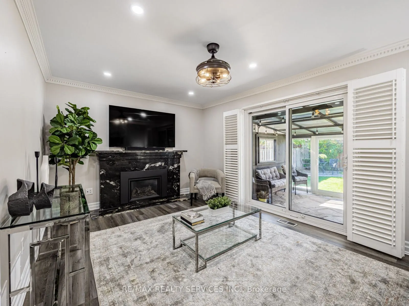 28 Lacewood Crescent