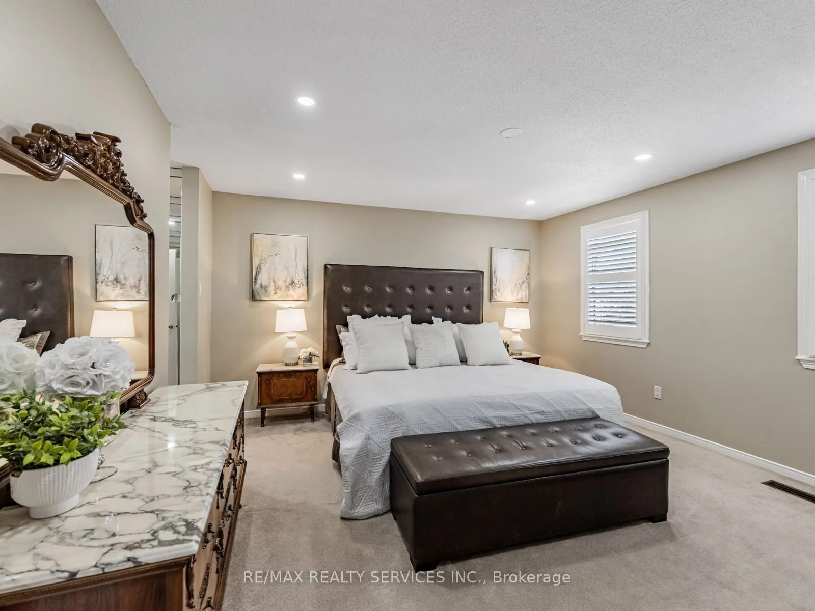 28 Lacewood Crescent
