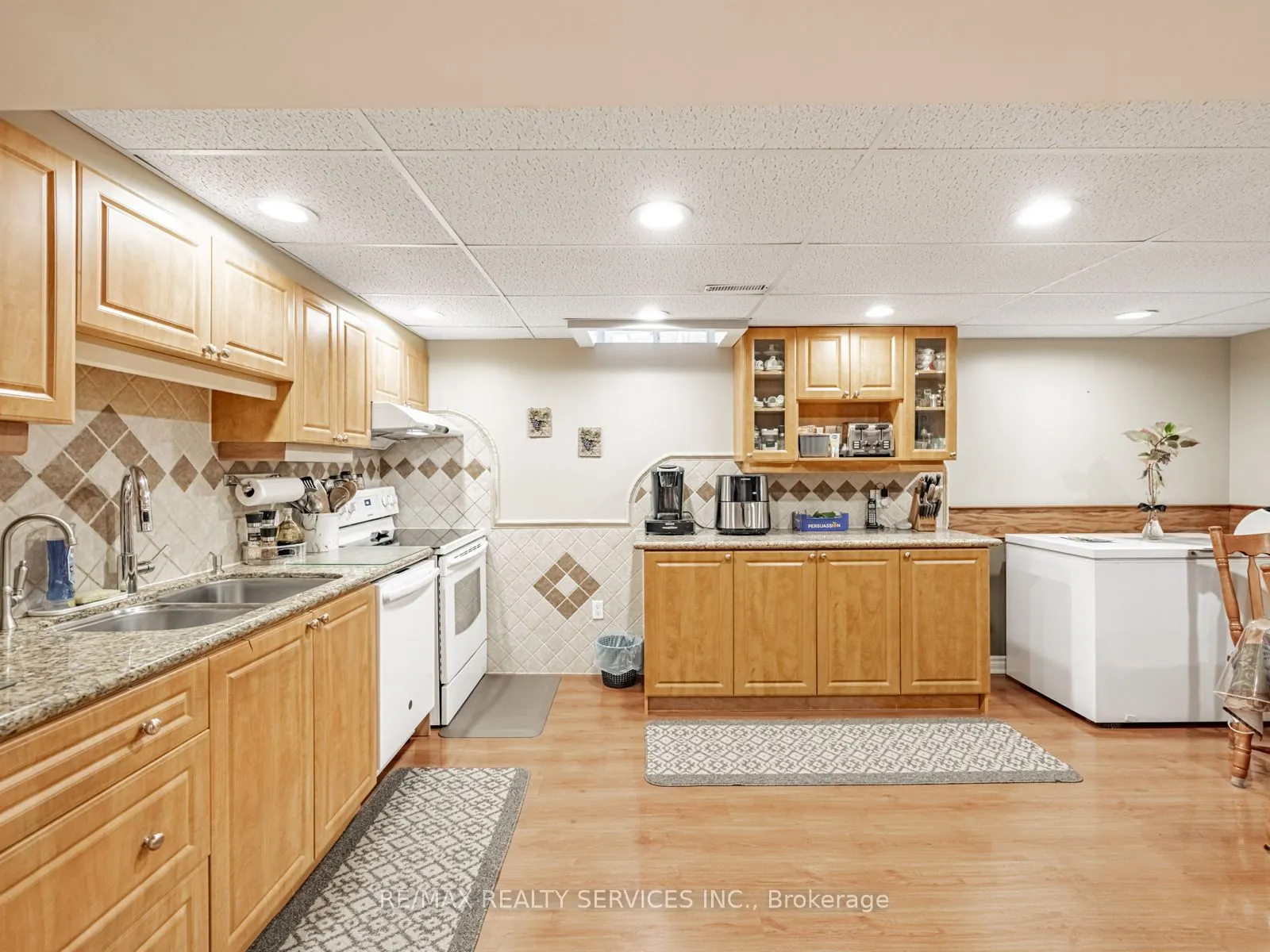 28 Lacewood Crescent
