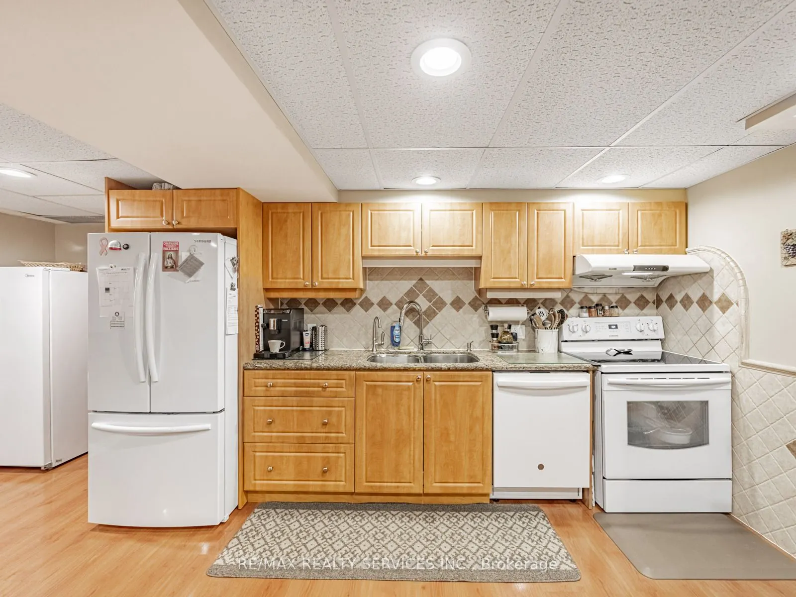 28 Lacewood Crescent