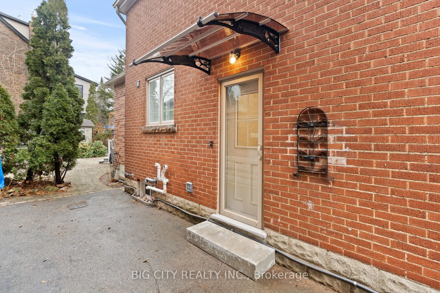 287 South Kingsway, #Bsmt