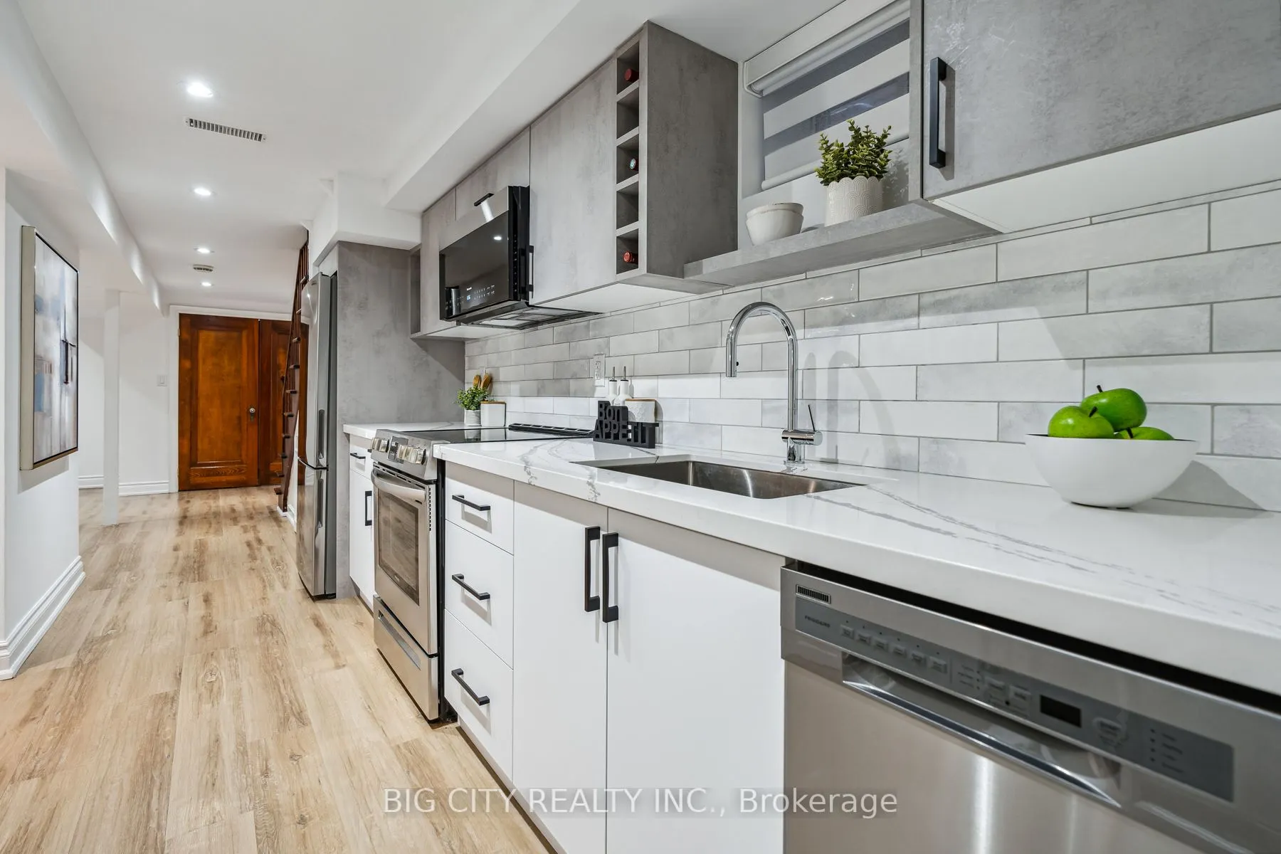 287 South Kingsway, #Bsmt