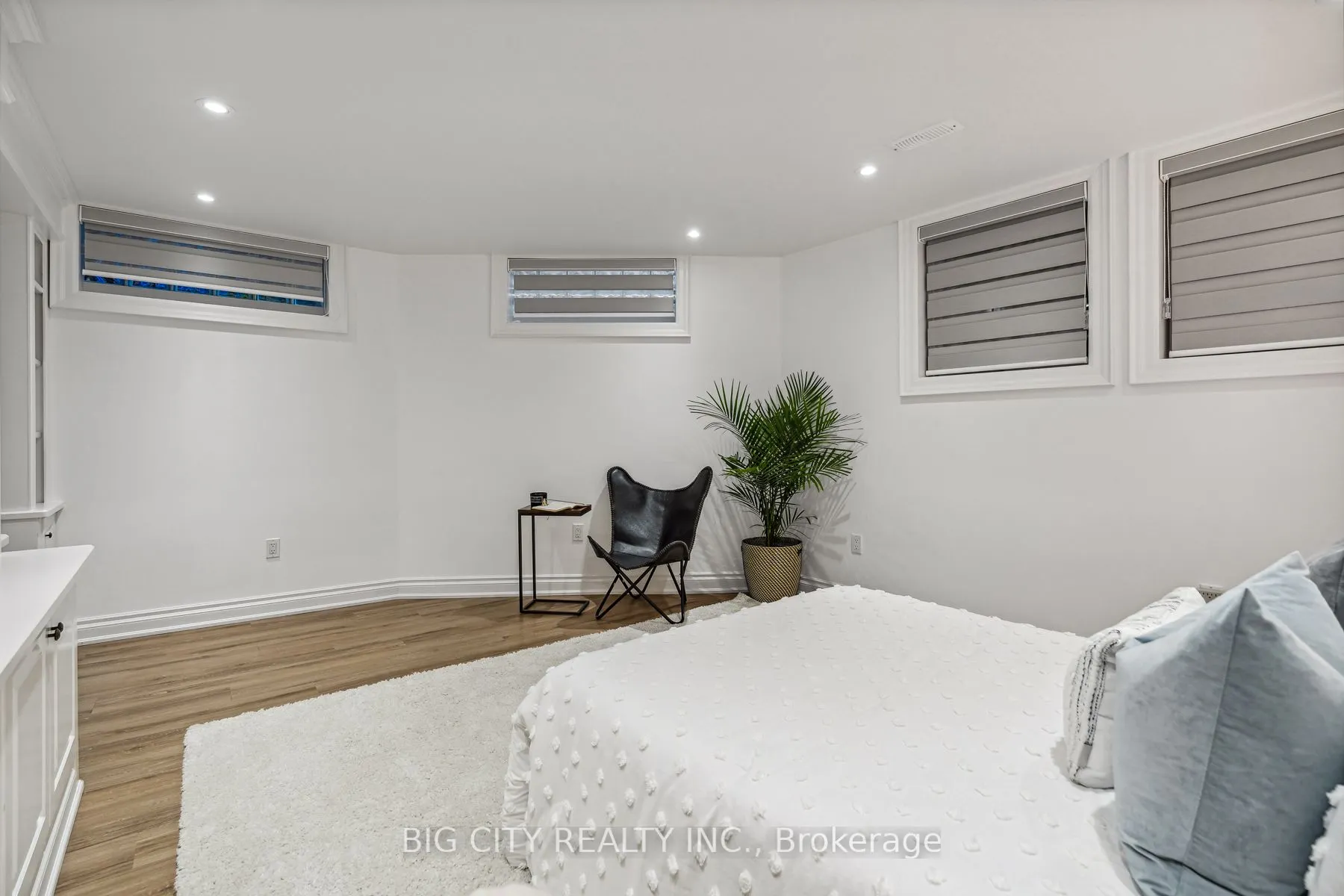 287 South Kingsway, #Bsmt