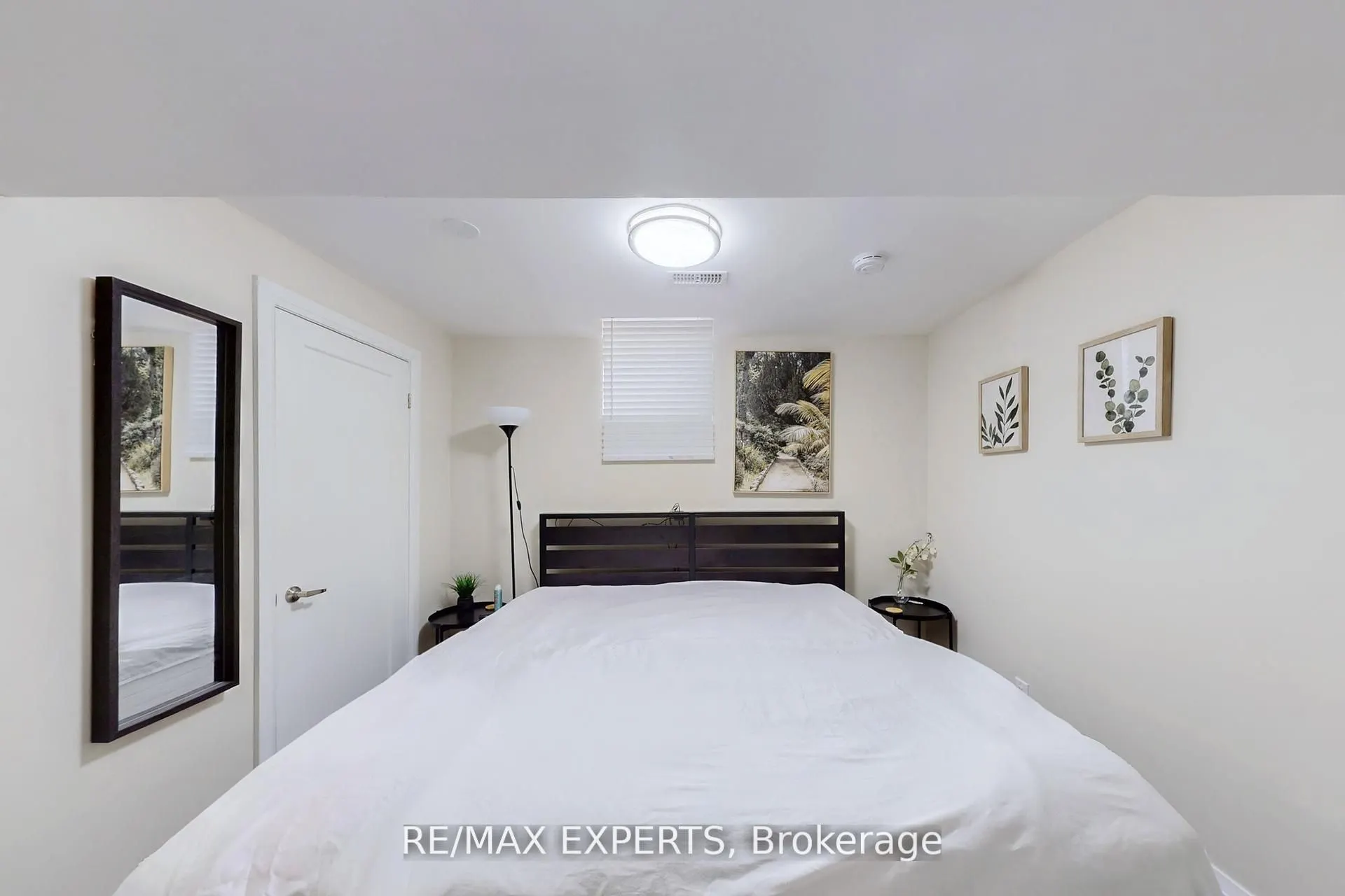528 Fairview Road W
