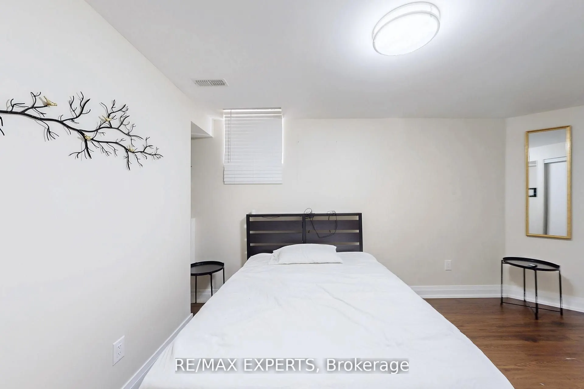 528 Fairview Road W