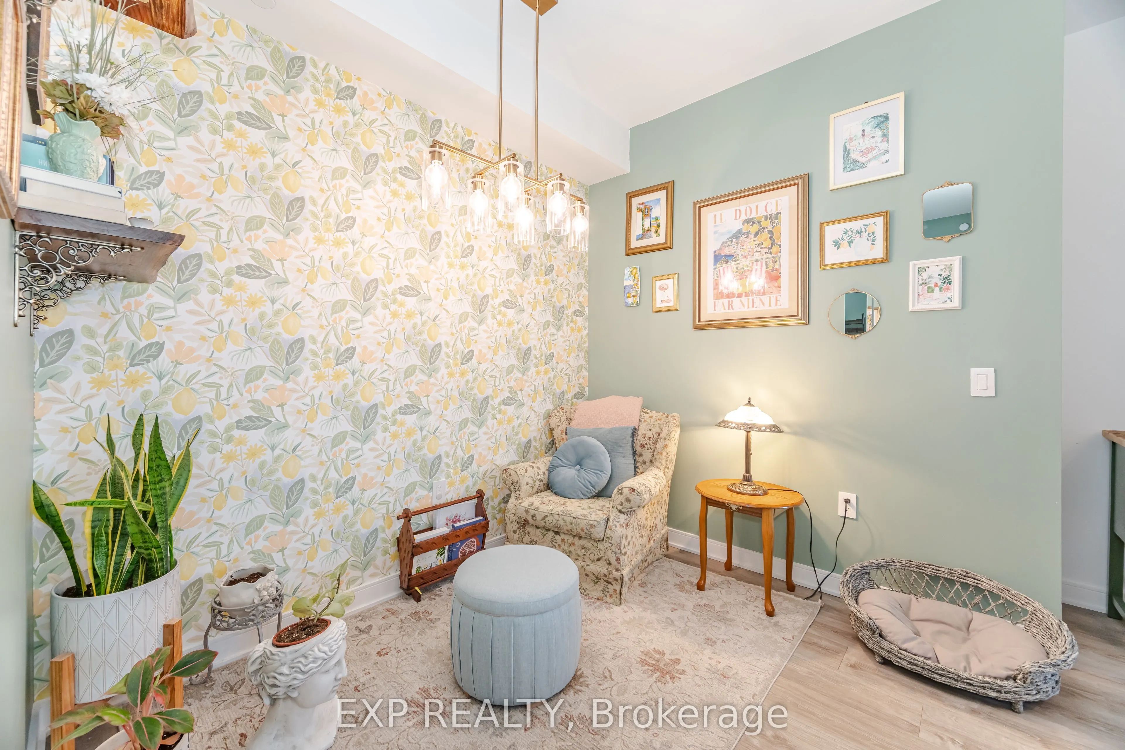 25 Neighbourhood Lane, #812