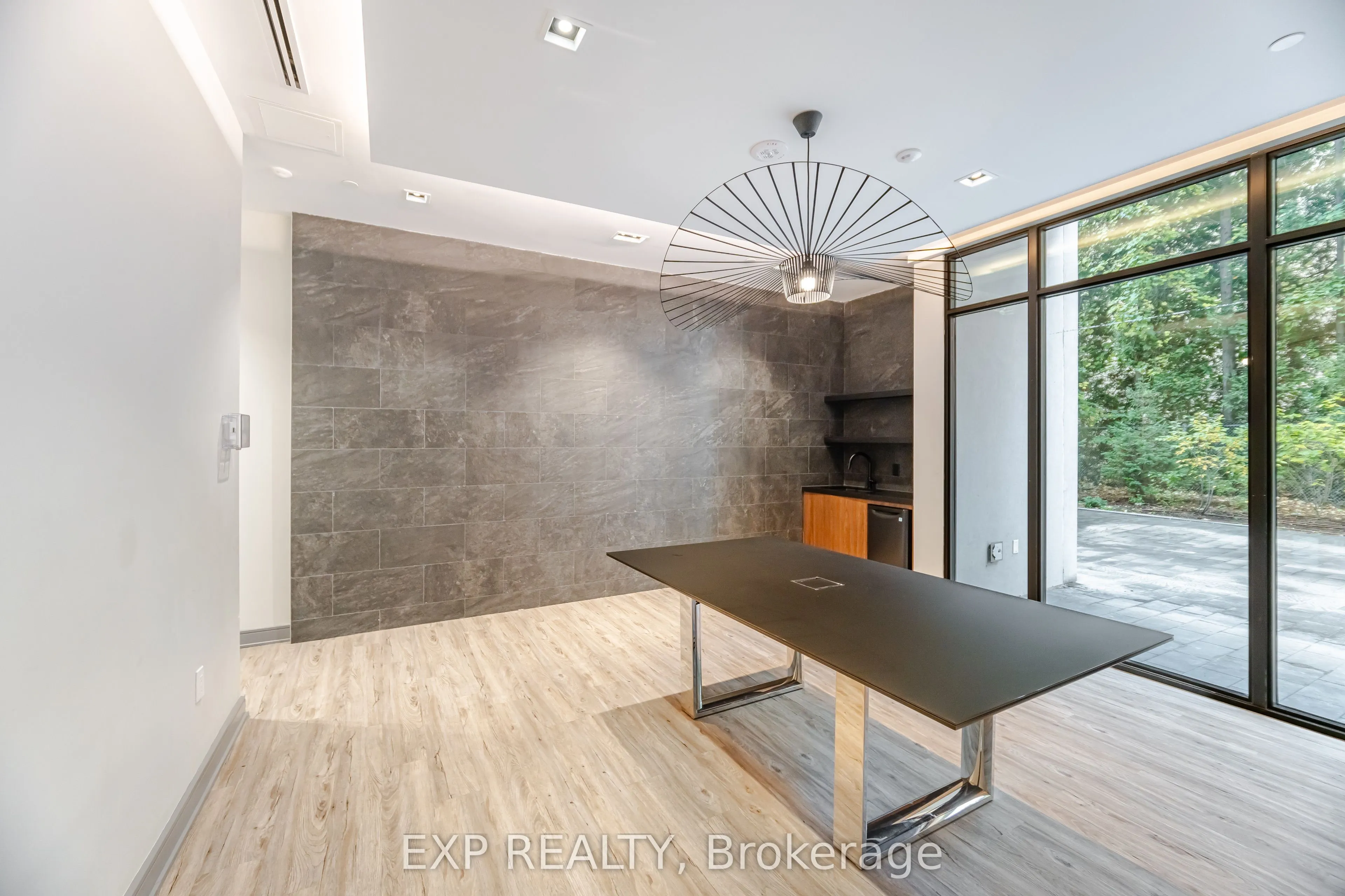 25 Neighbourhood Lane, #812
