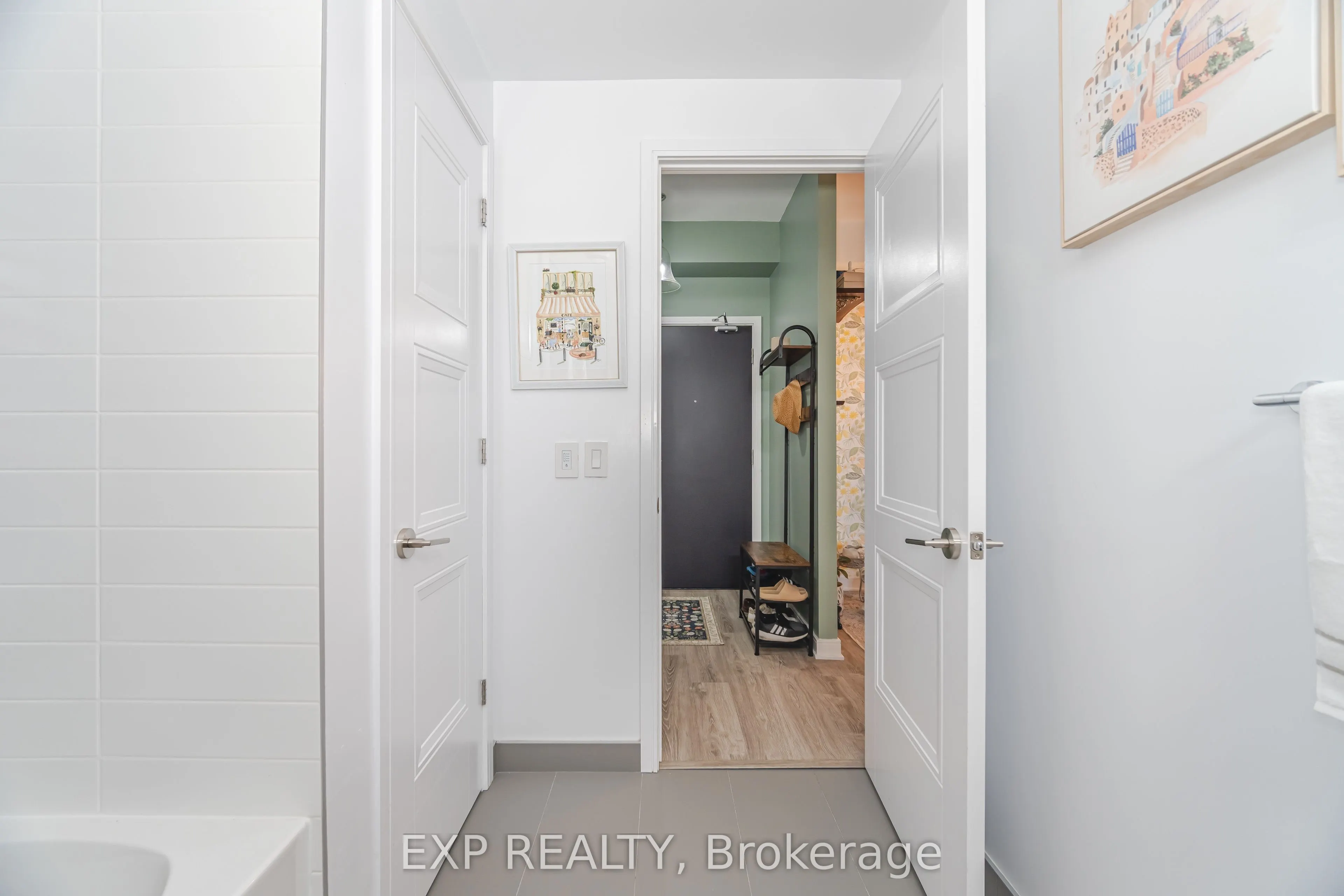 25 Neighbourhood Lane, #812