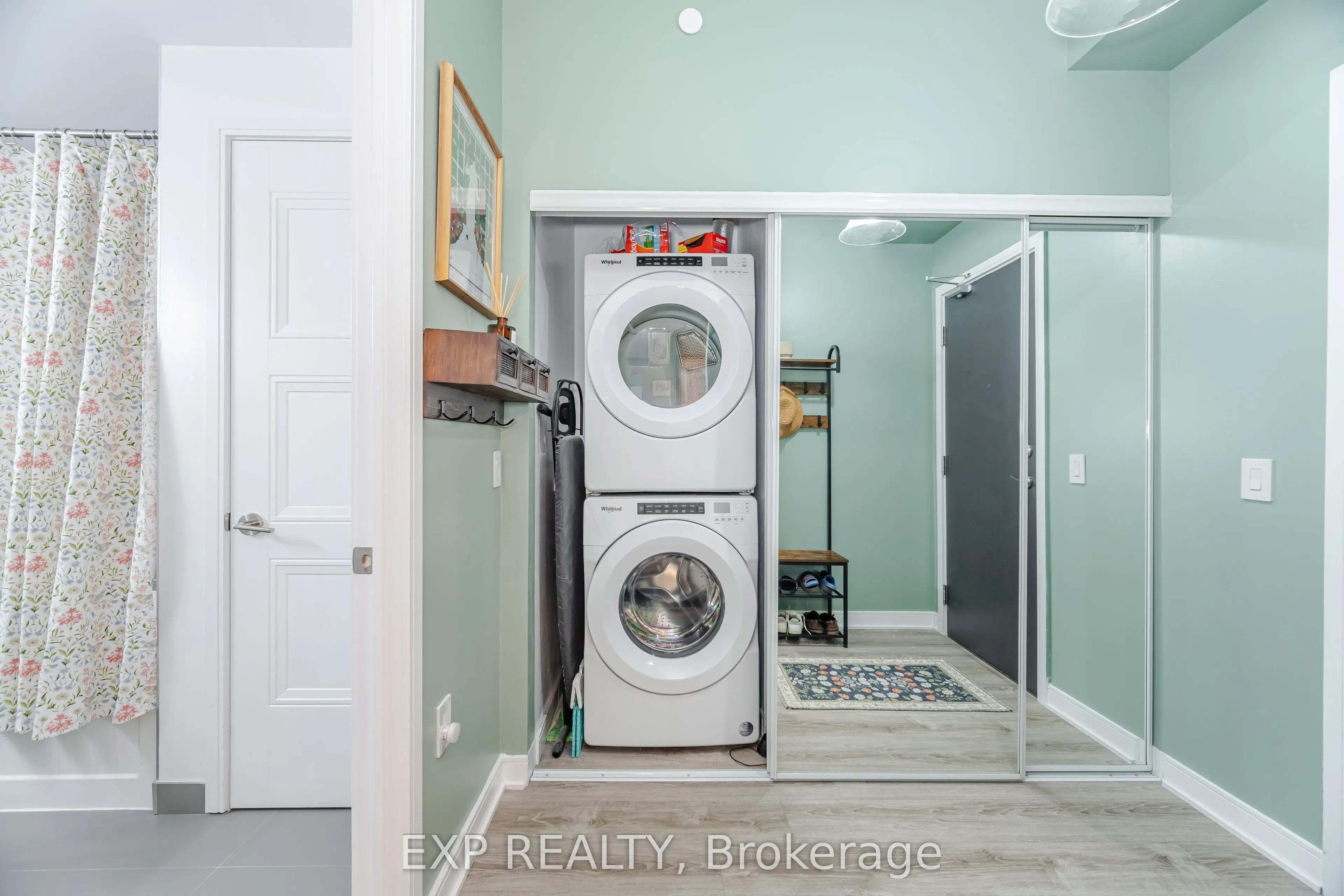 25 Neighbourhood Lane, #812