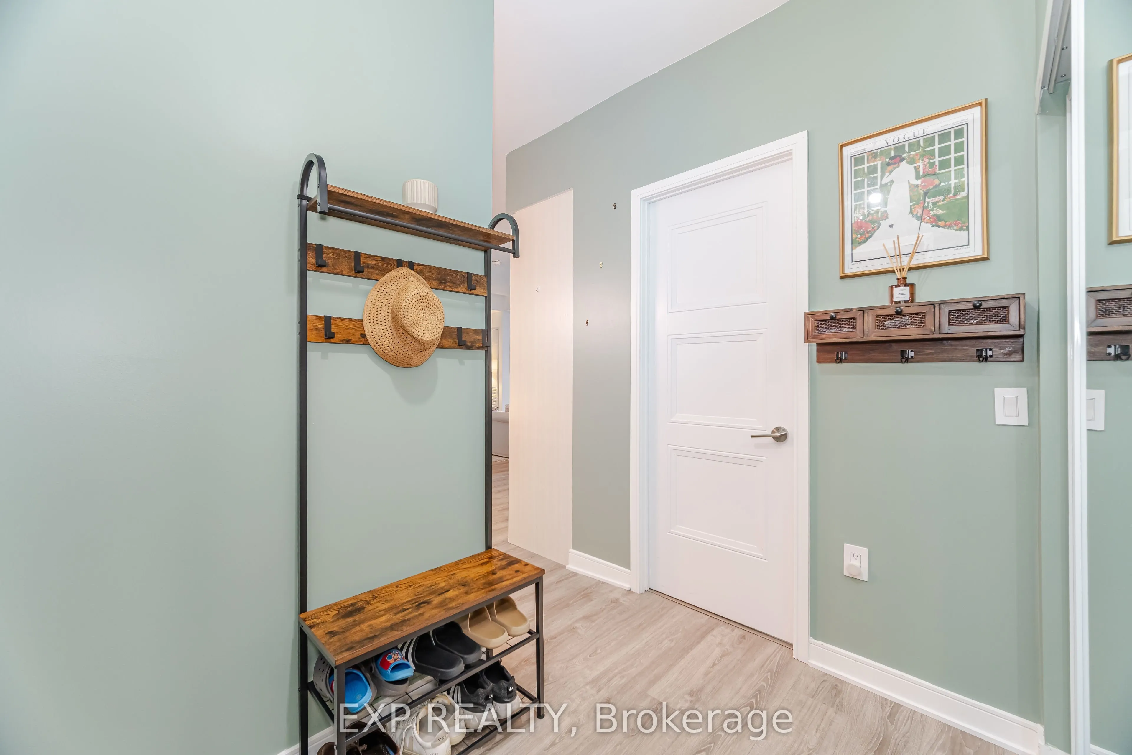 25 Neighbourhood Lane, #812