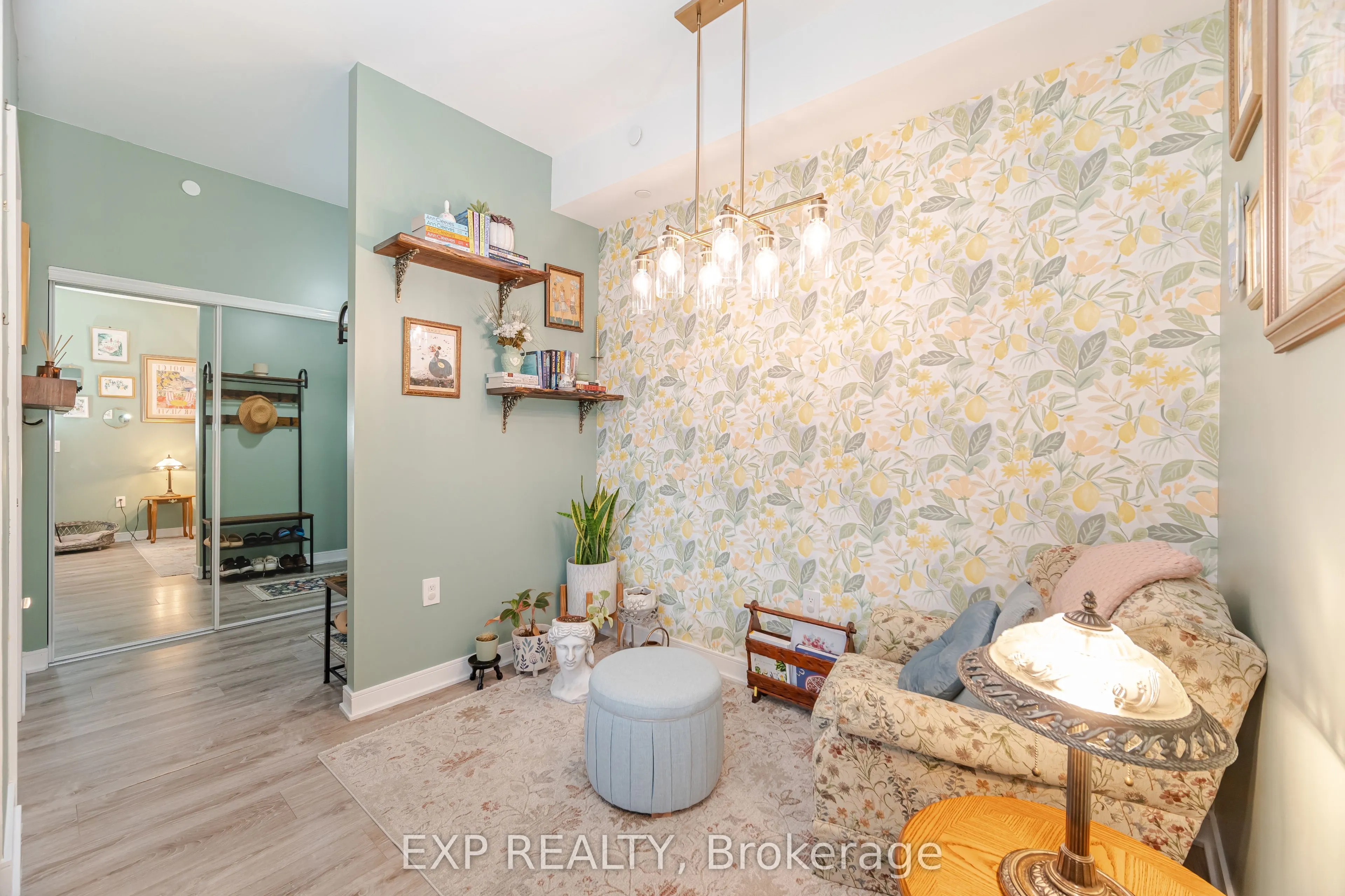 25 Neighbourhood Lane, #812