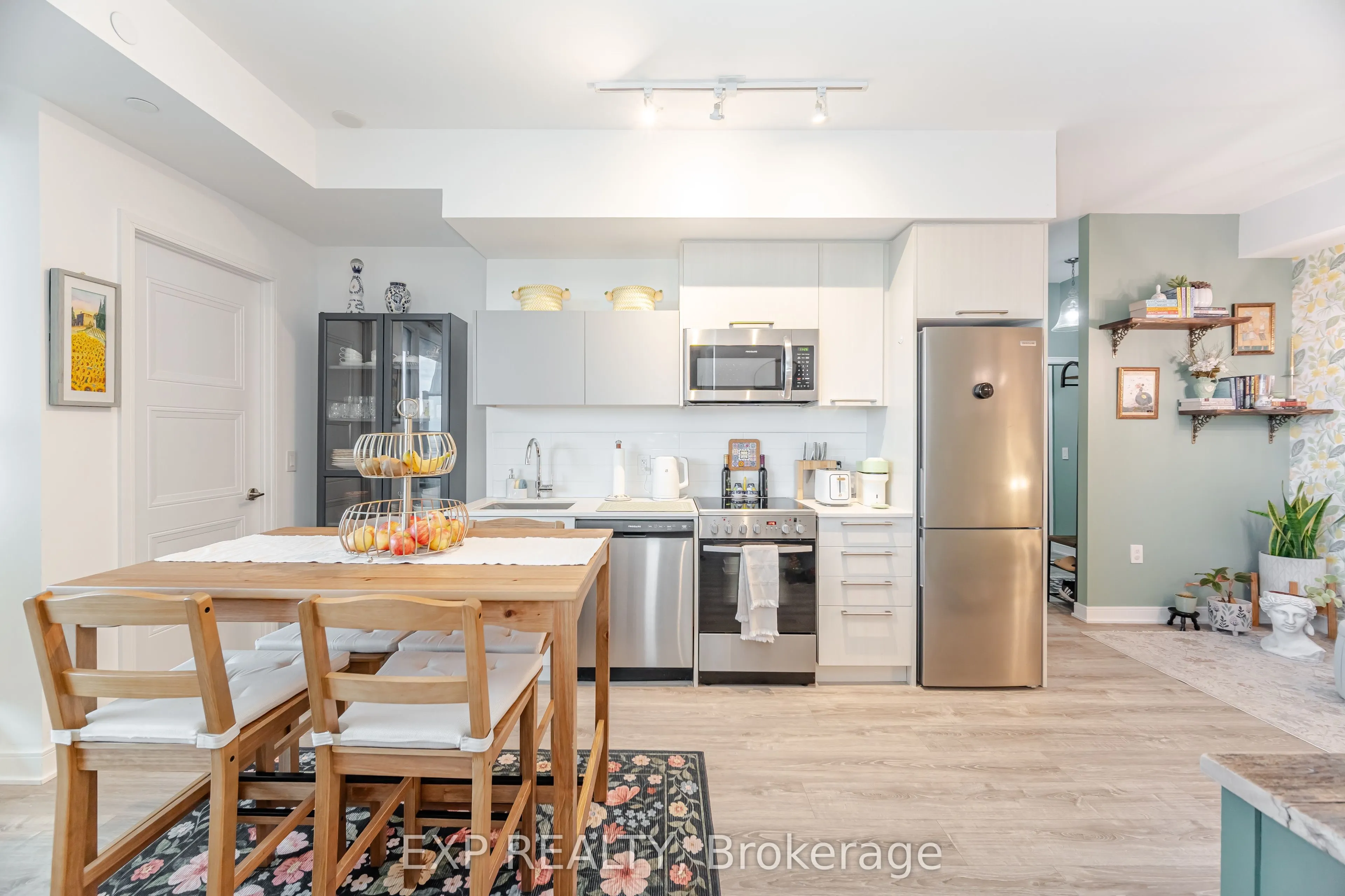 25 Neighbourhood Lane, #812