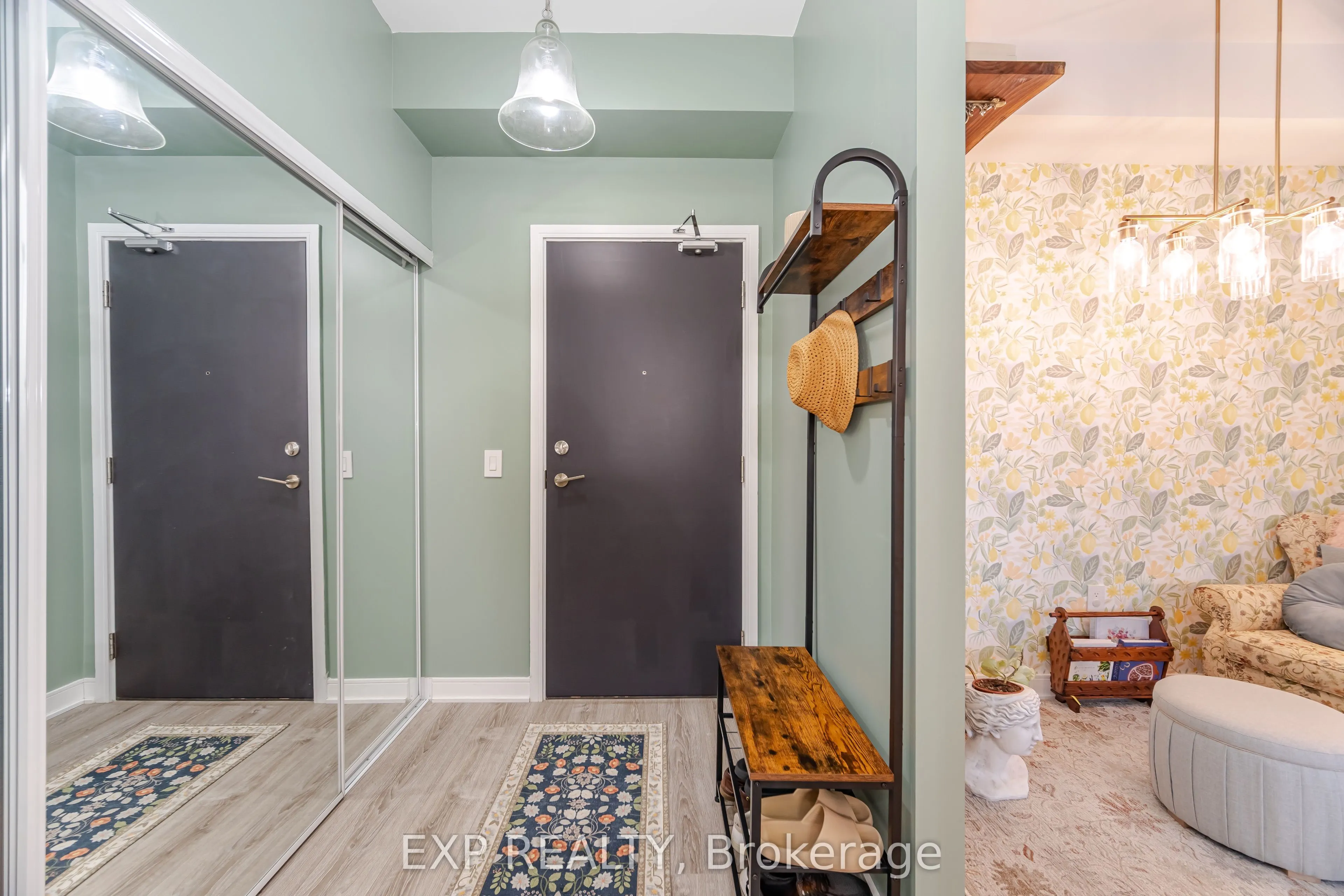 25 Neighbourhood Lane, #812