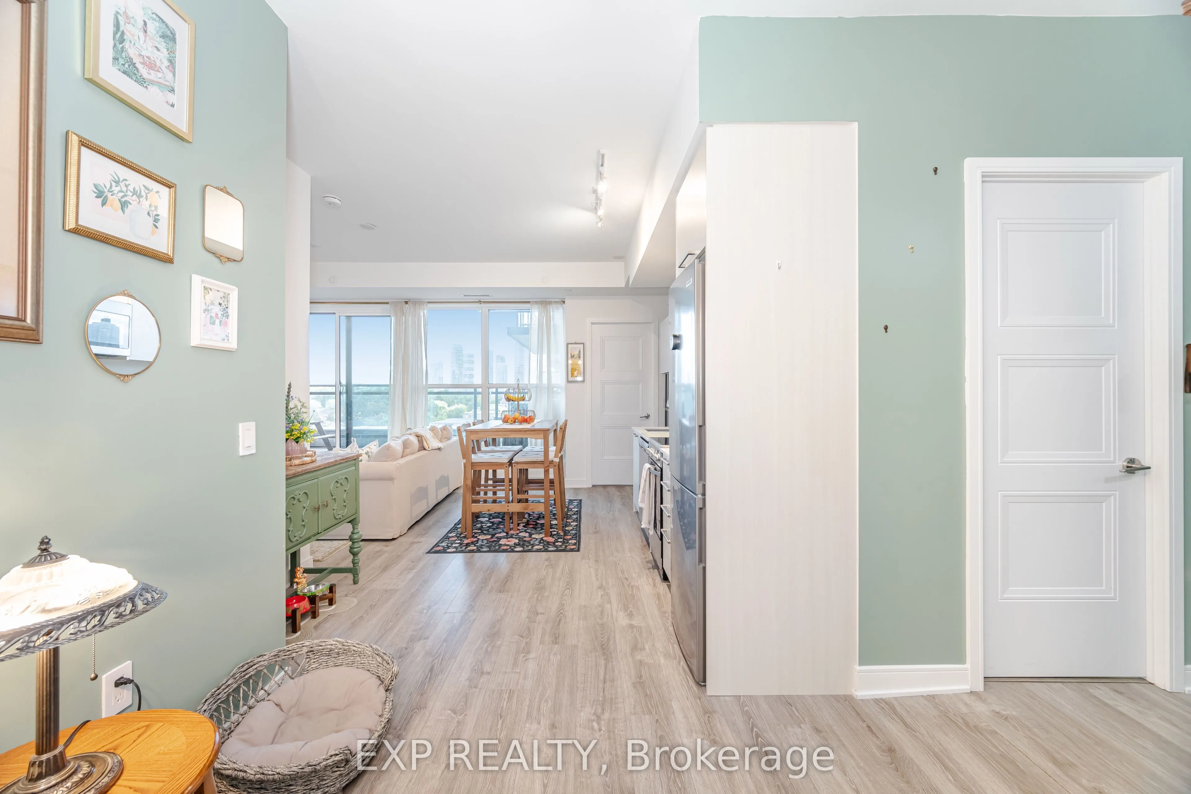 25 Neighbourhood Lane, #812