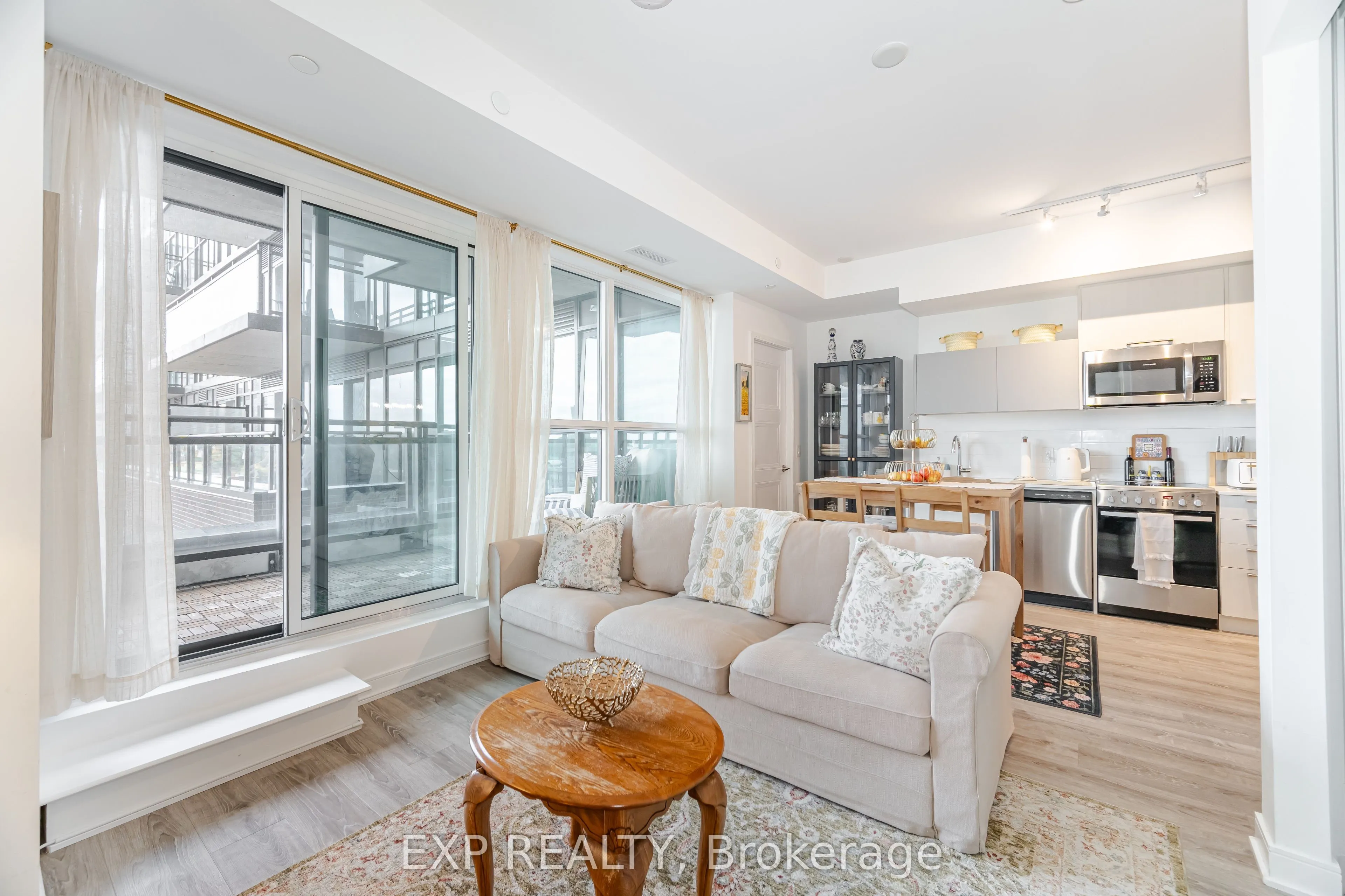 25 Neighbourhood Lane, #812