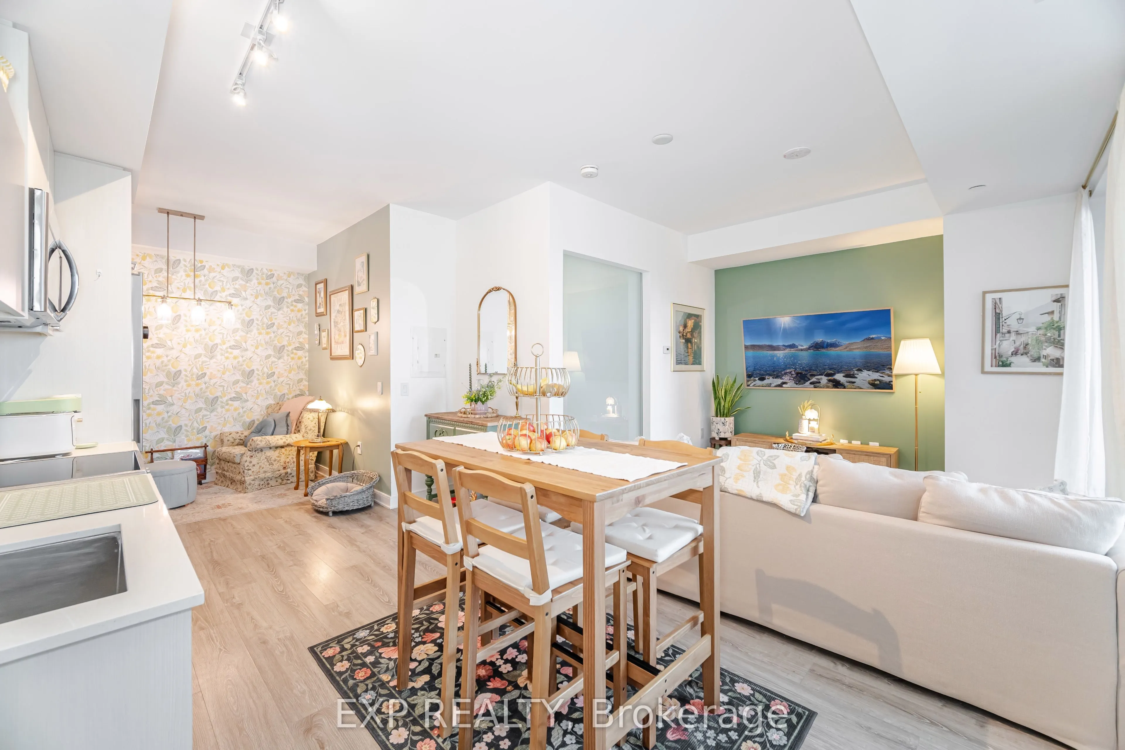 25 Neighbourhood Lane, #812