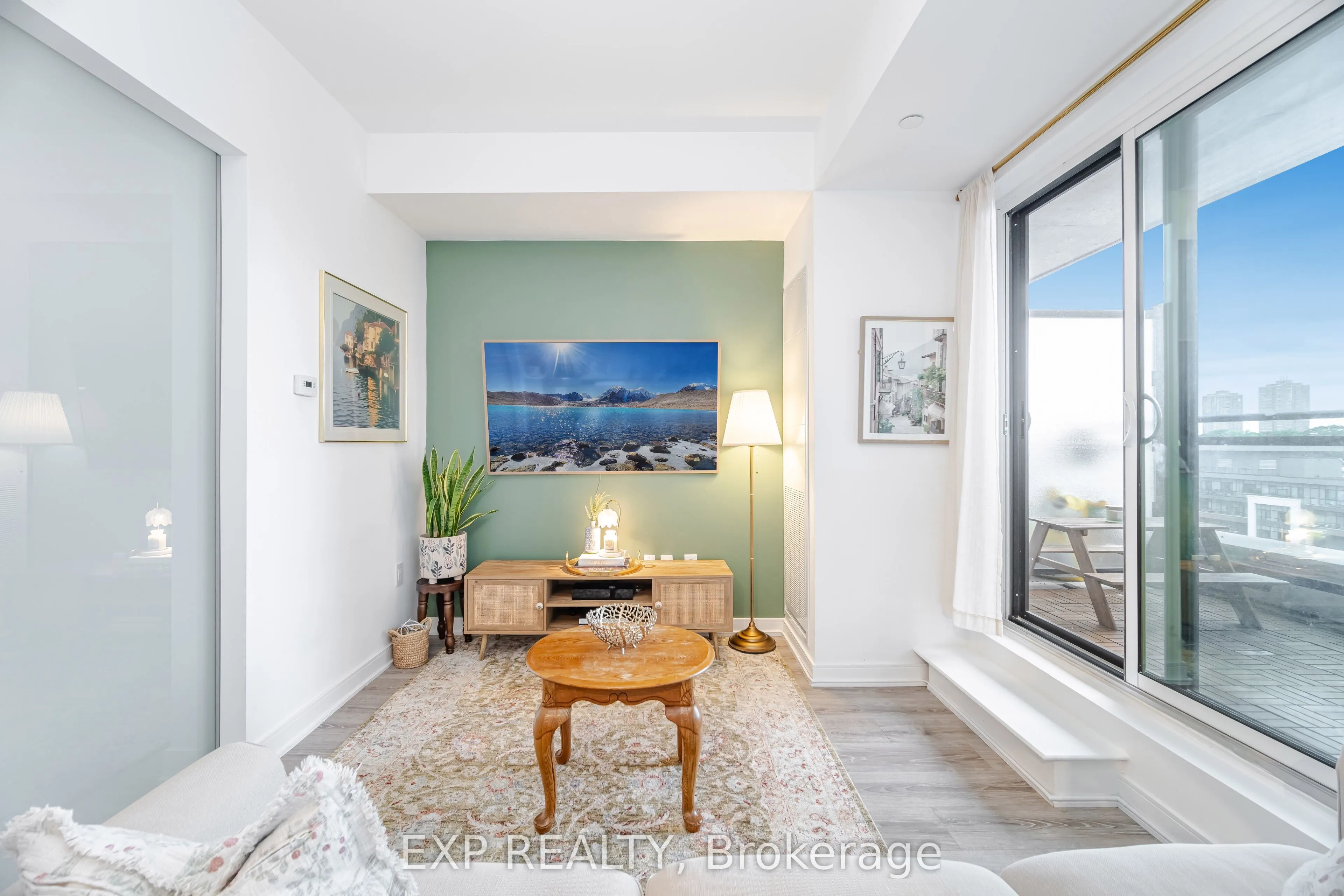 25 Neighbourhood Lane, #812