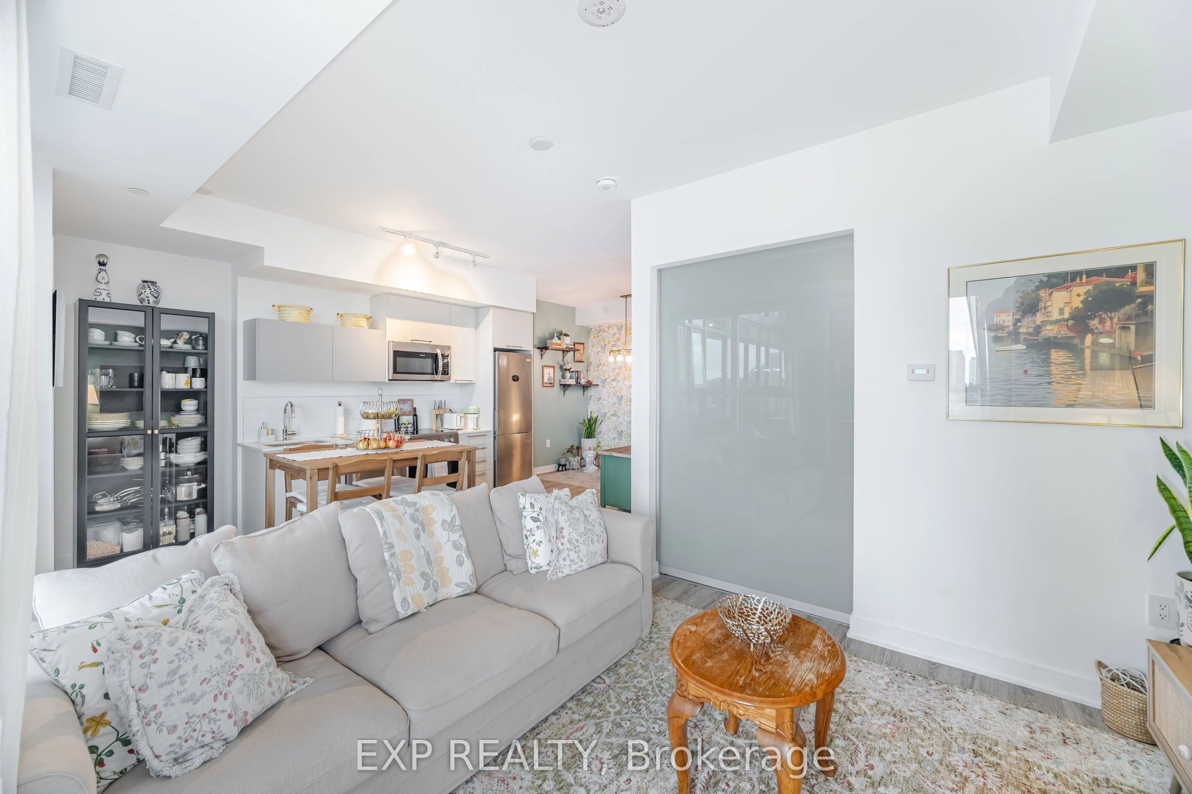 25 Neighbourhood Lane, #812