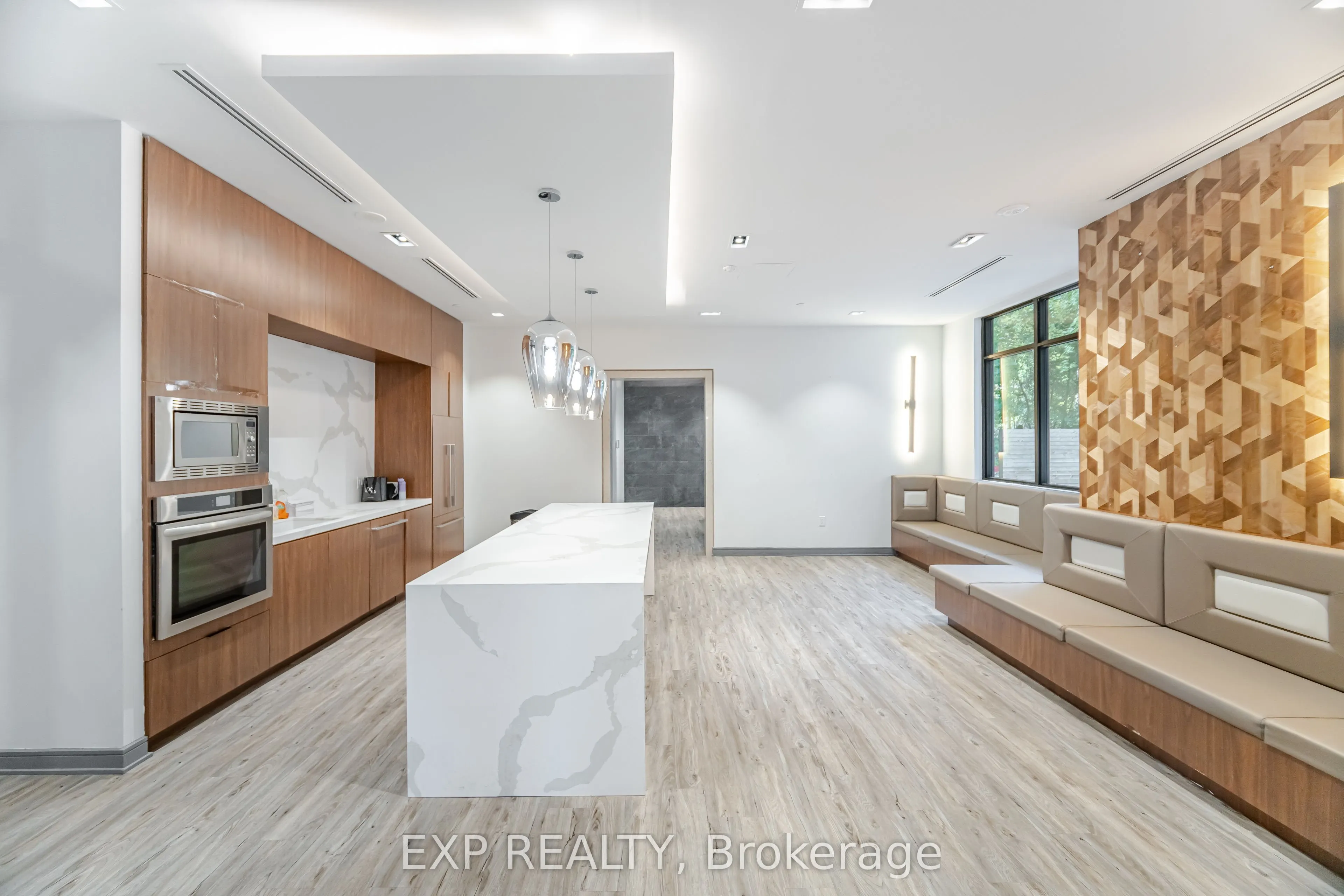 25 Neighbourhood Lane, #812