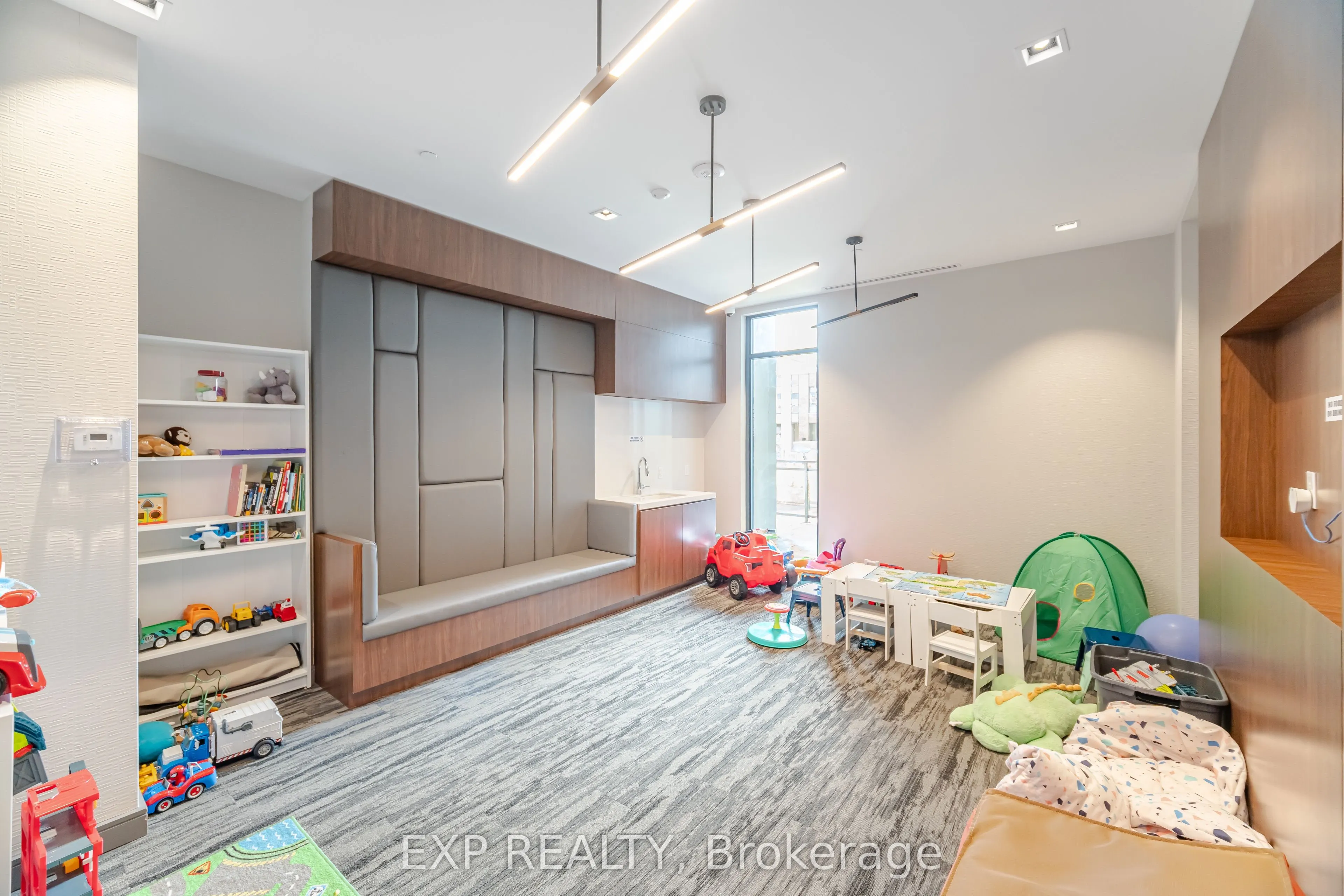 25 Neighbourhood Lane, #812